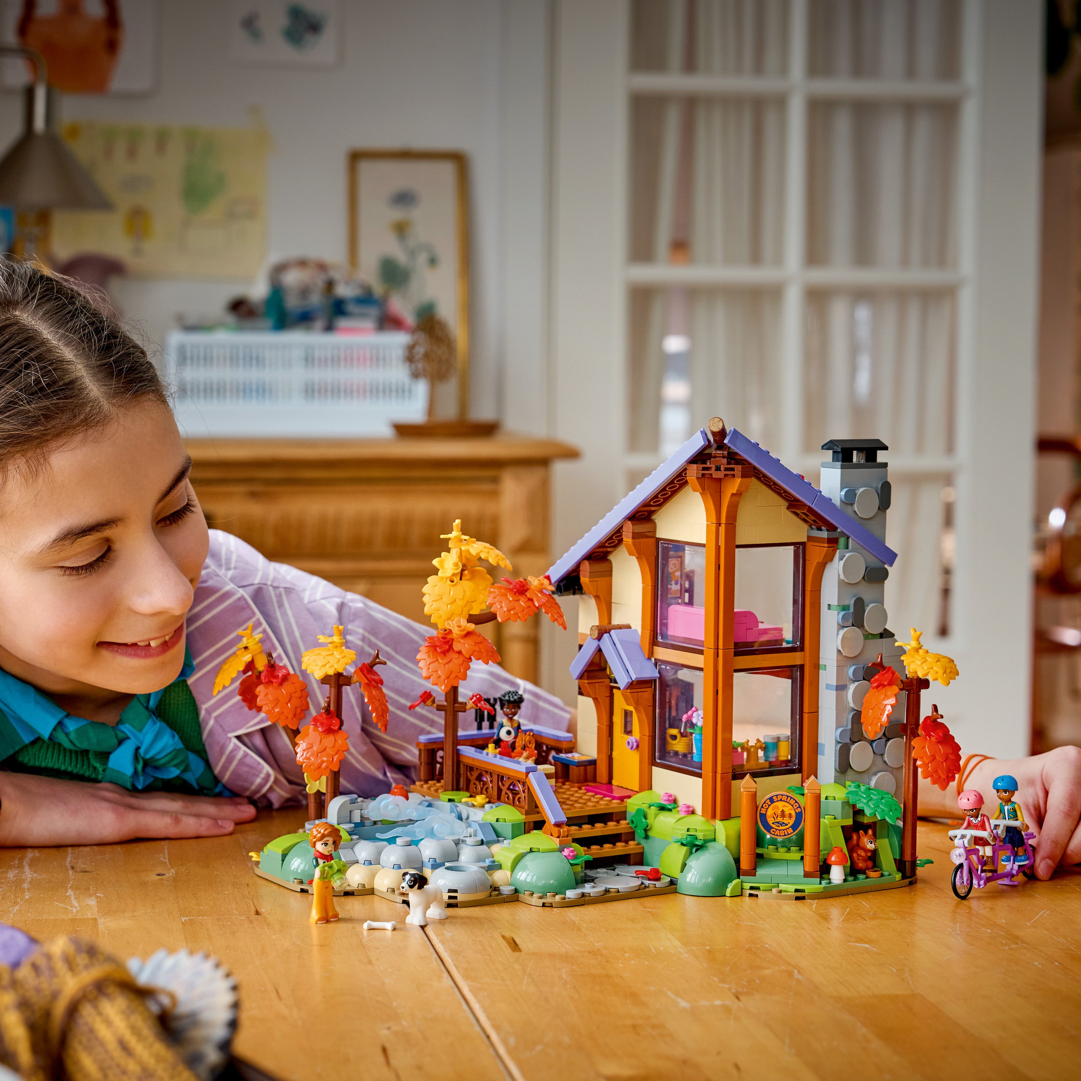 LEGO® Friends Jesienna leśna chatka 42705