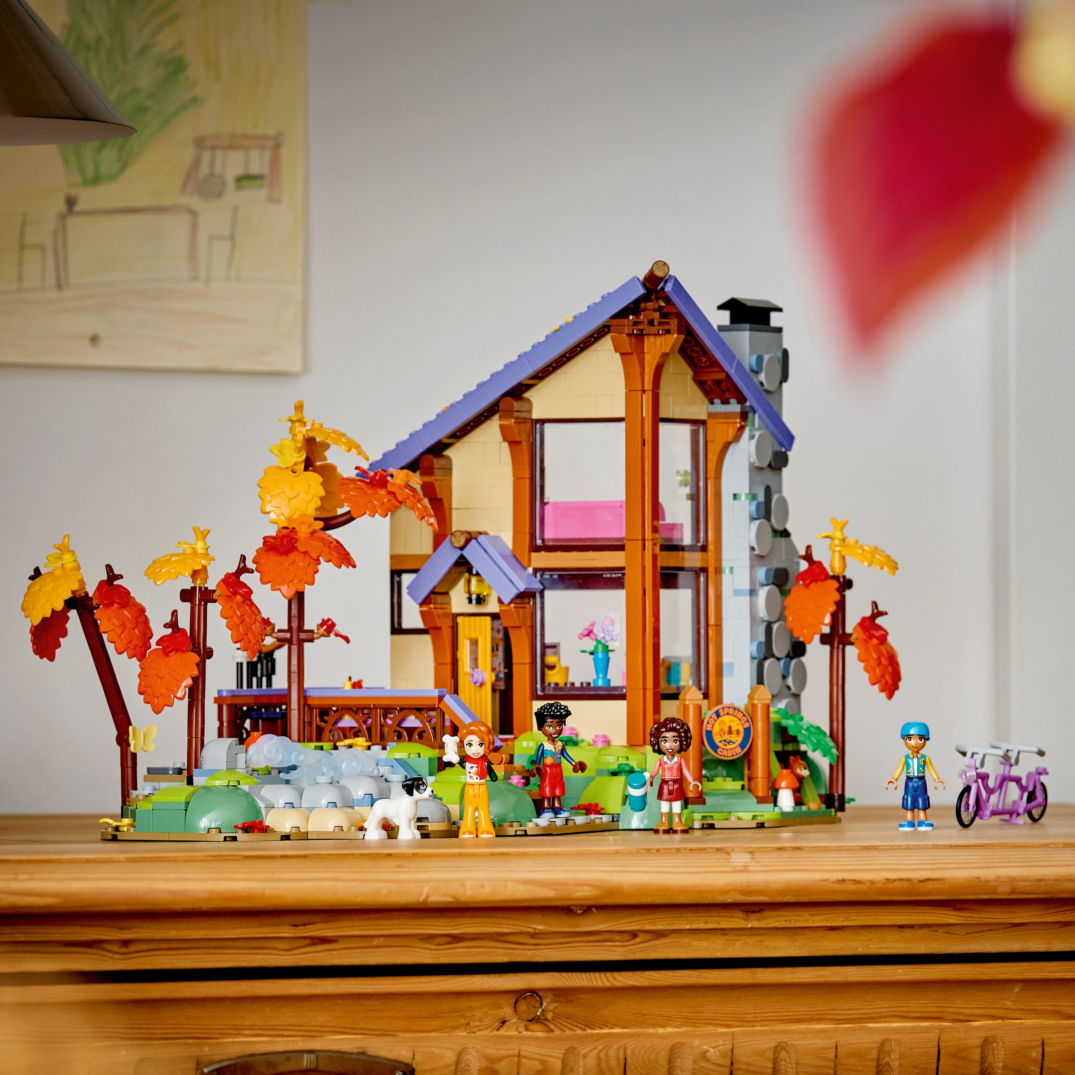 LEGO® Friends Jesienna leśna chatka 42705