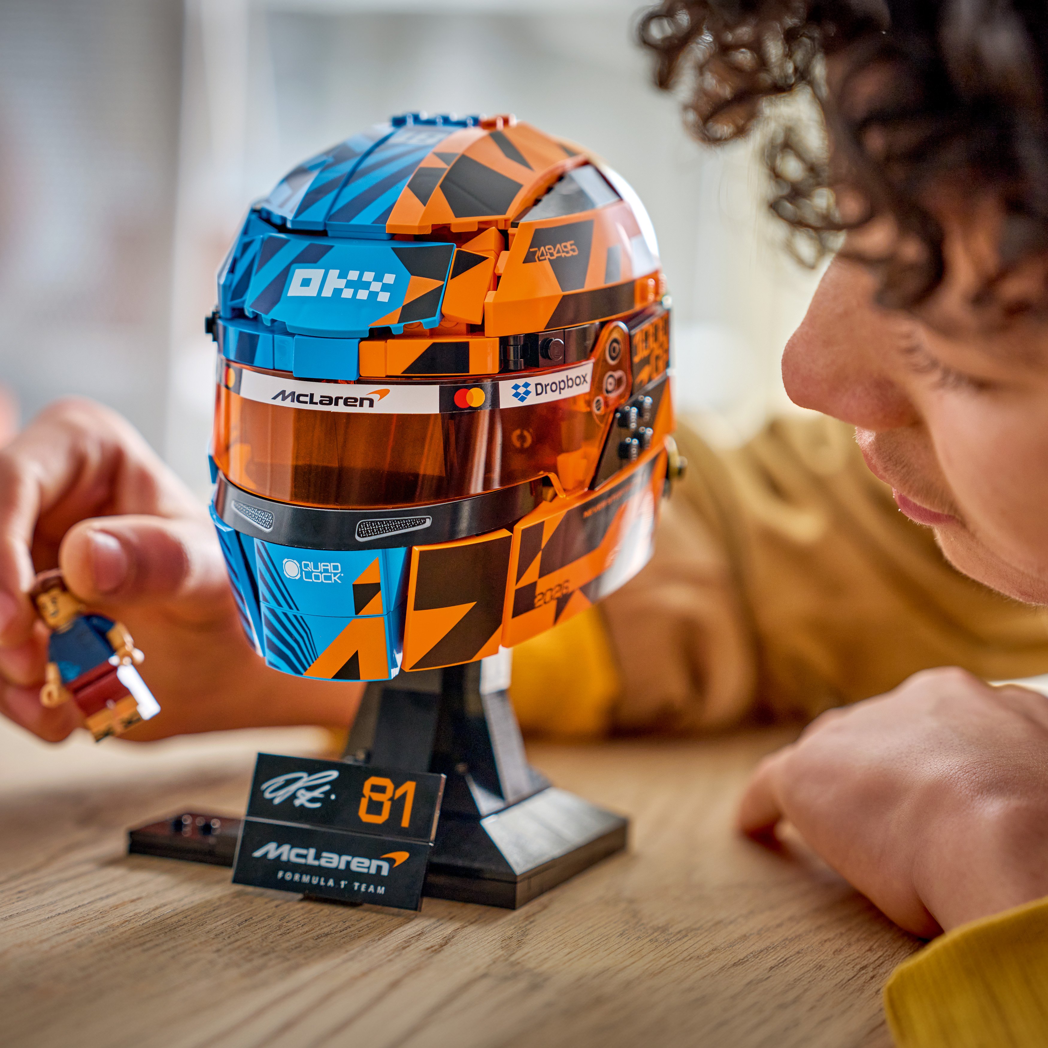 LEGO® Editions Kask Oscar Piastri McLaren Mastercard F1® Team 43017