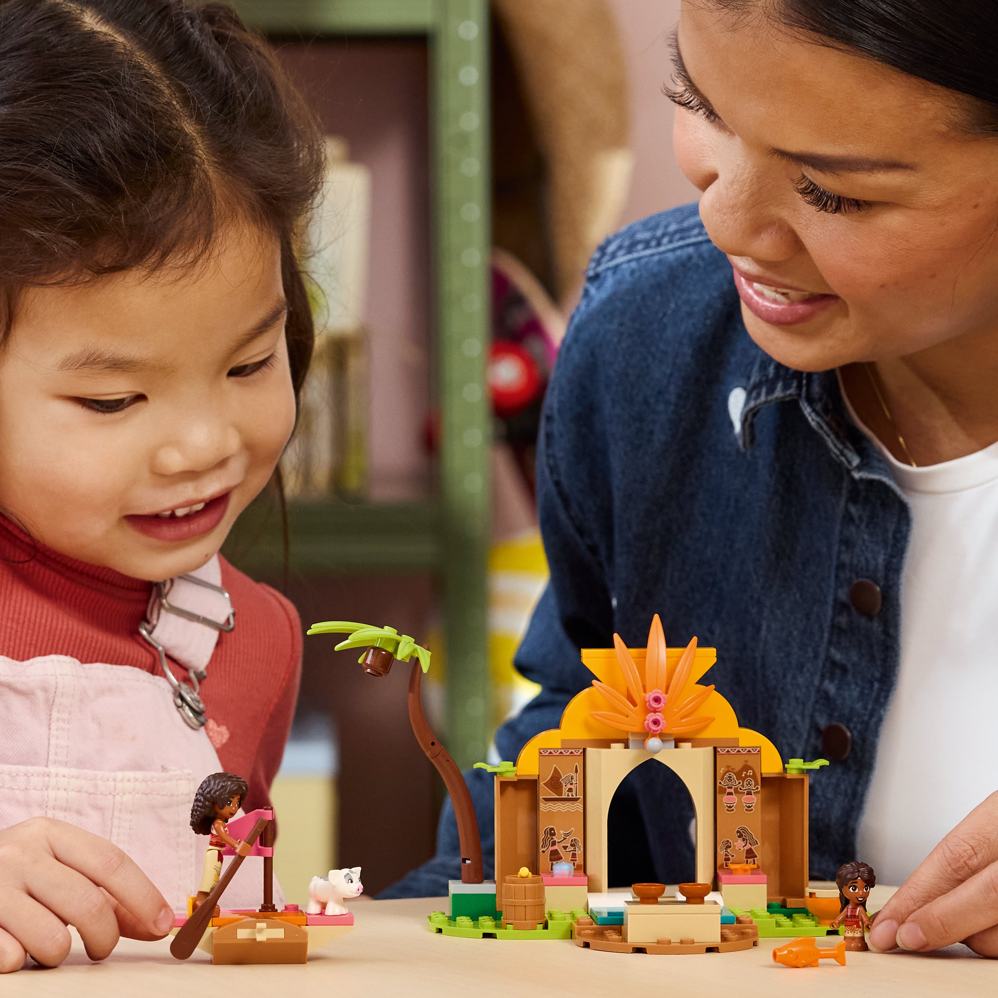 LEGO® ǀ Disney Vaiana Wiejska chatka i łódź 43282