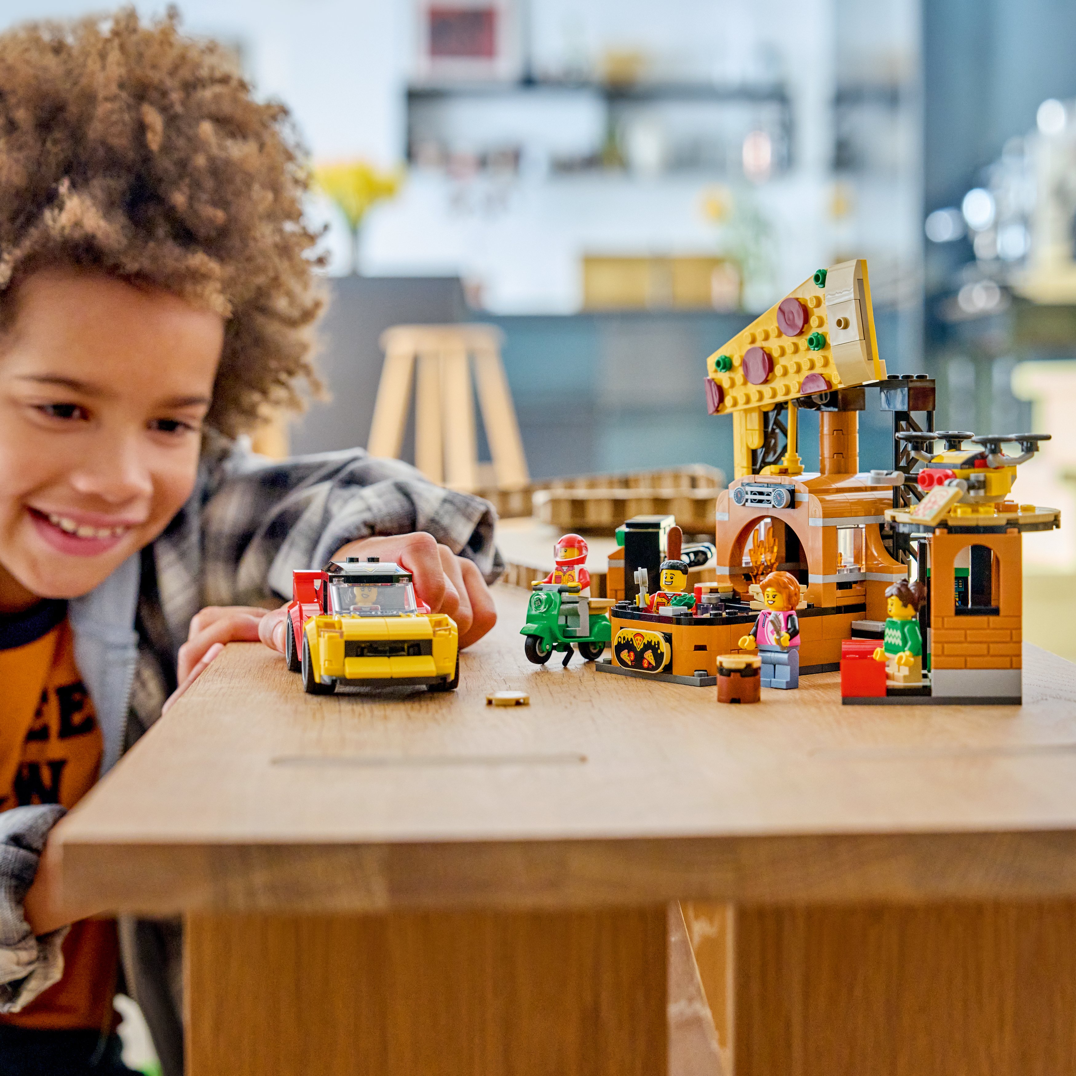 LEGO® City Dostawa pizzy z pojazdami 60496
