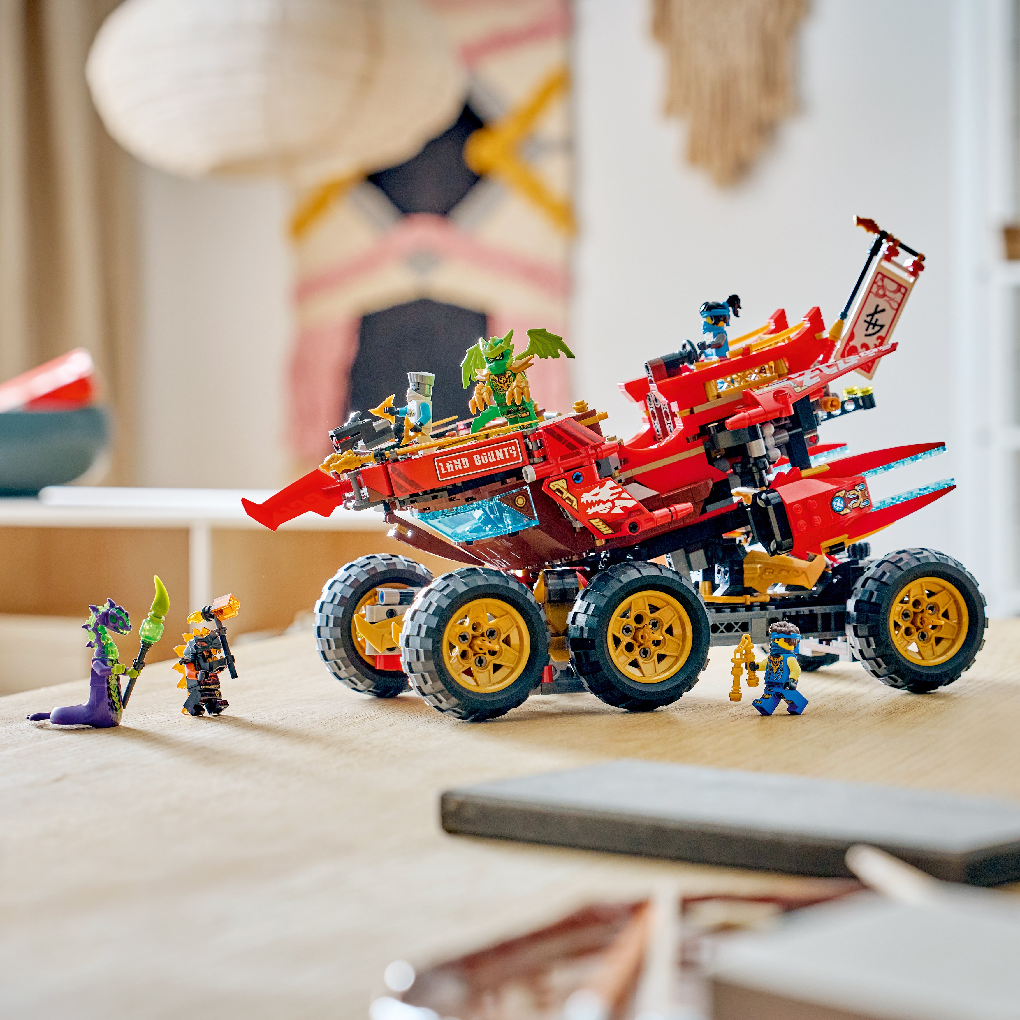 LEGO® NINJAGO® Perła Lądu 71869, zabawkowa ciężarówka