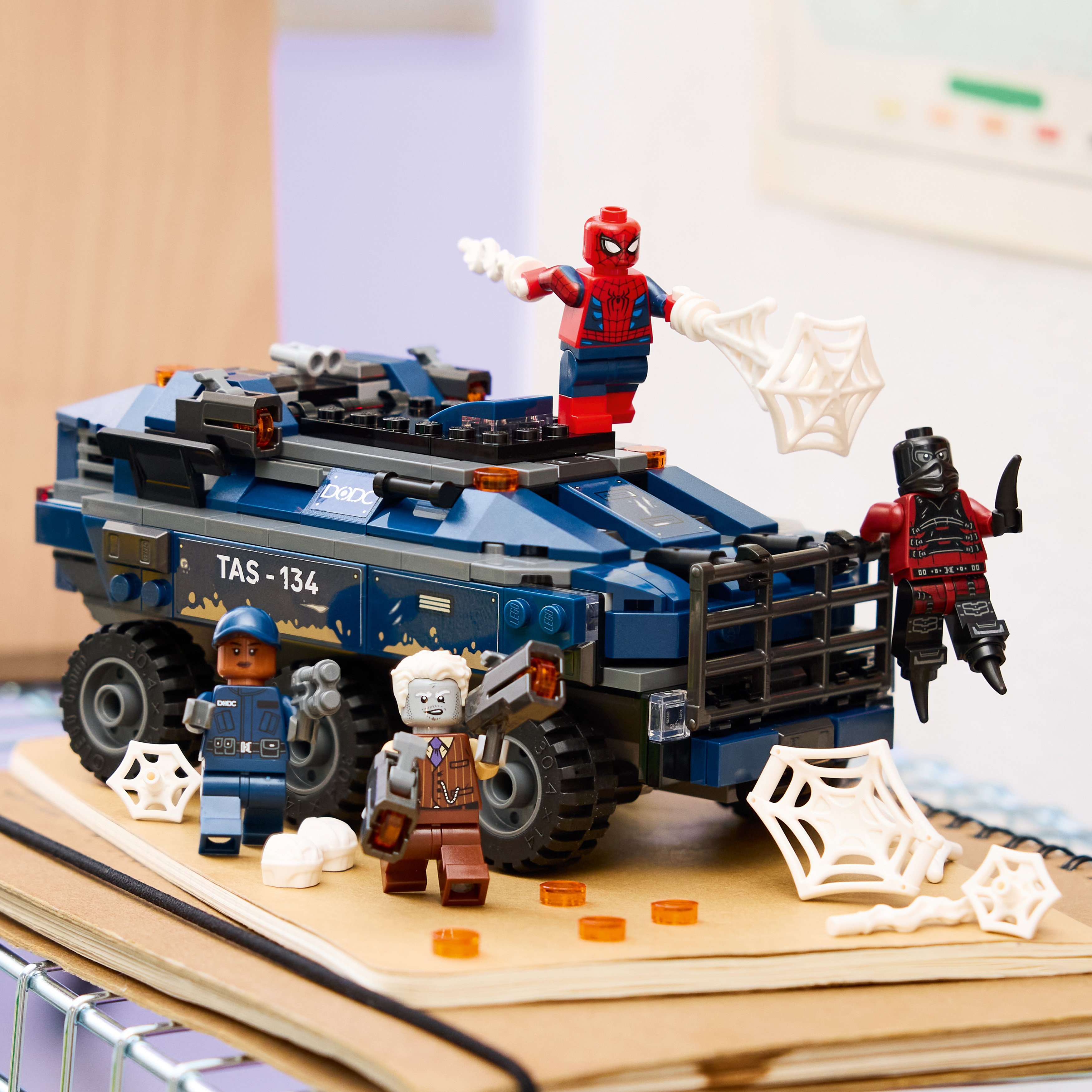 LEGO® ǀ Marvel Pościg Spider-Mana za więźniarką 76349
