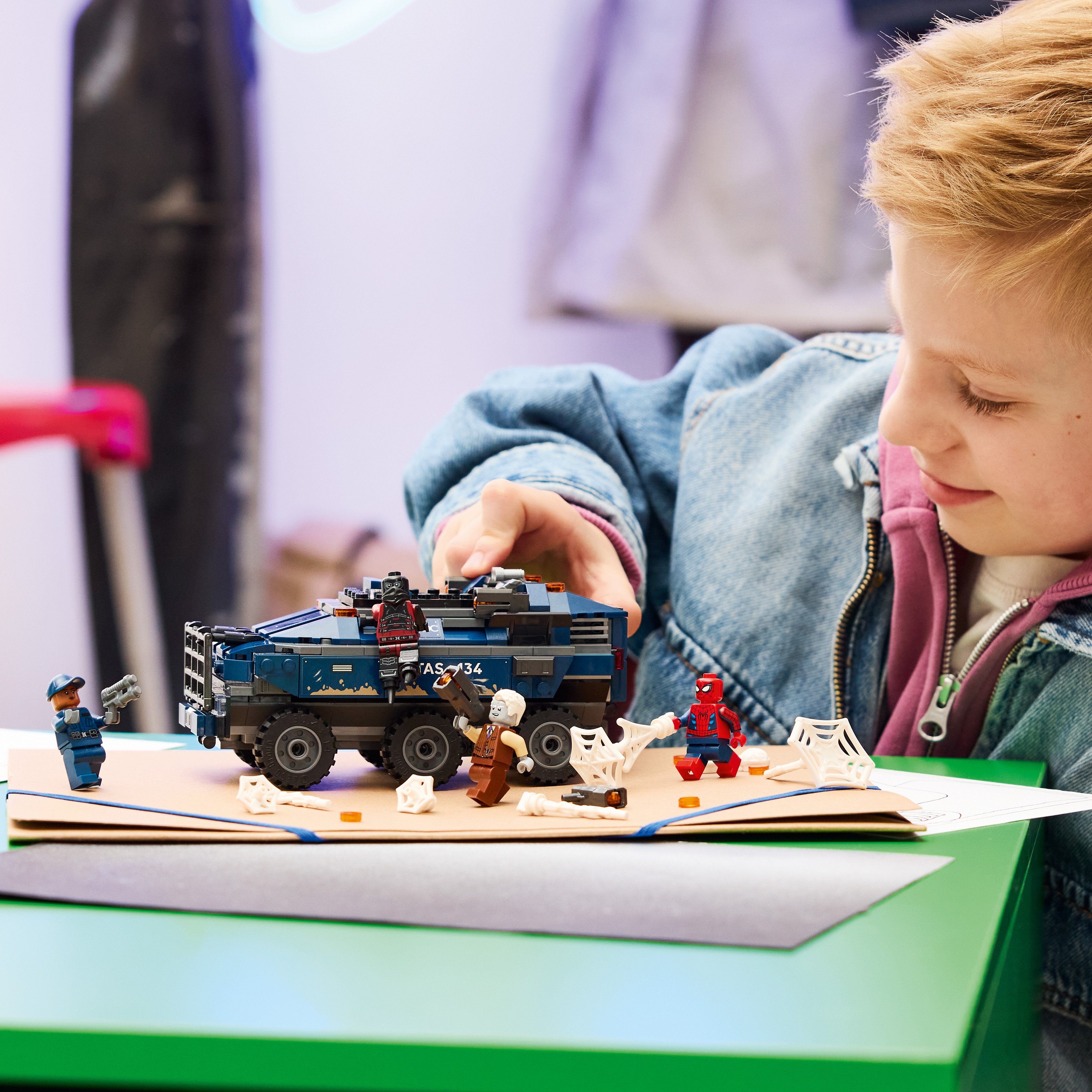 LEGO® ǀ Marvel Pościg Spider-Mana za więźniarką 76349
