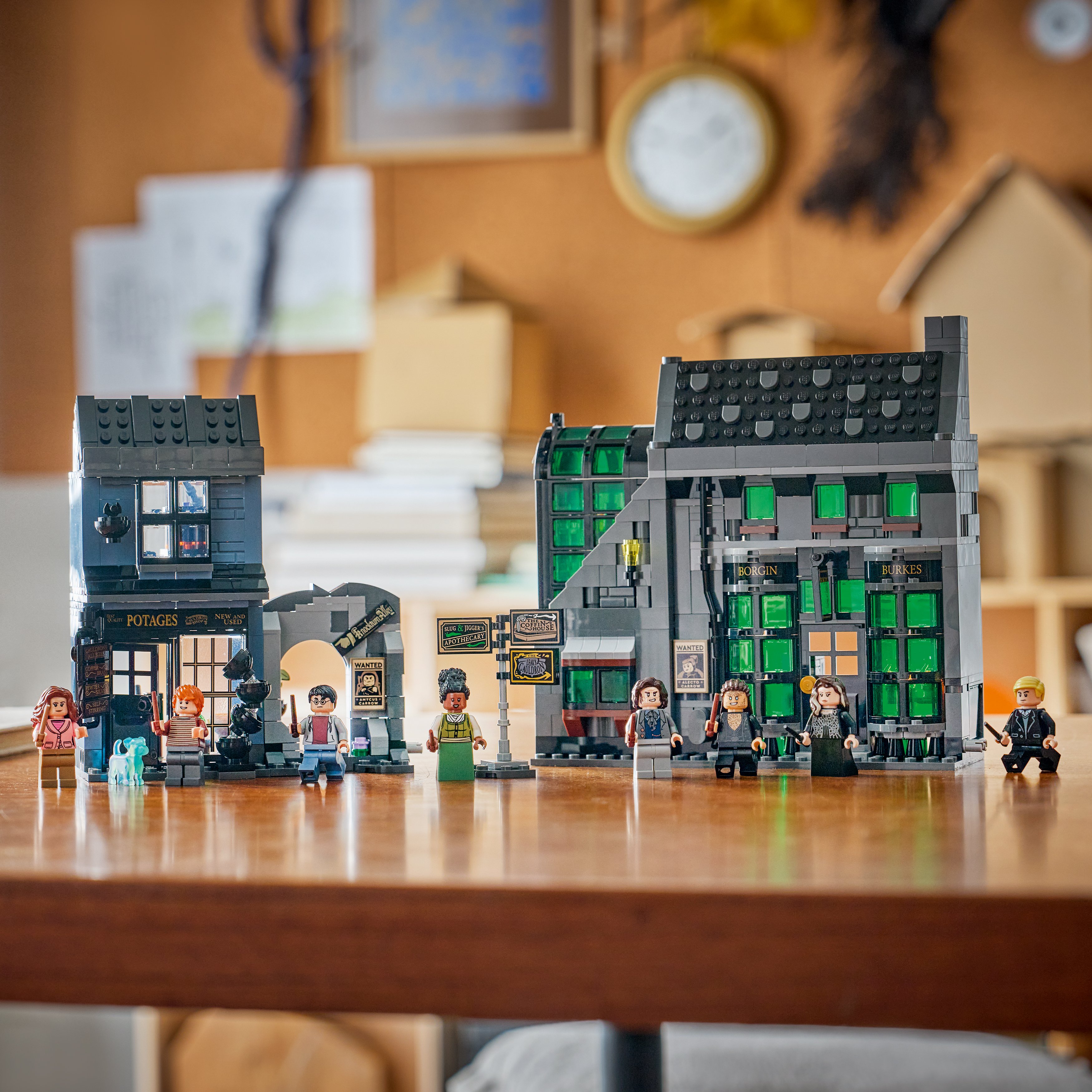 LEGO® Harry Potter™ Magiczne sklepy na ulicy Śmiertelnego Nokturnu 76471