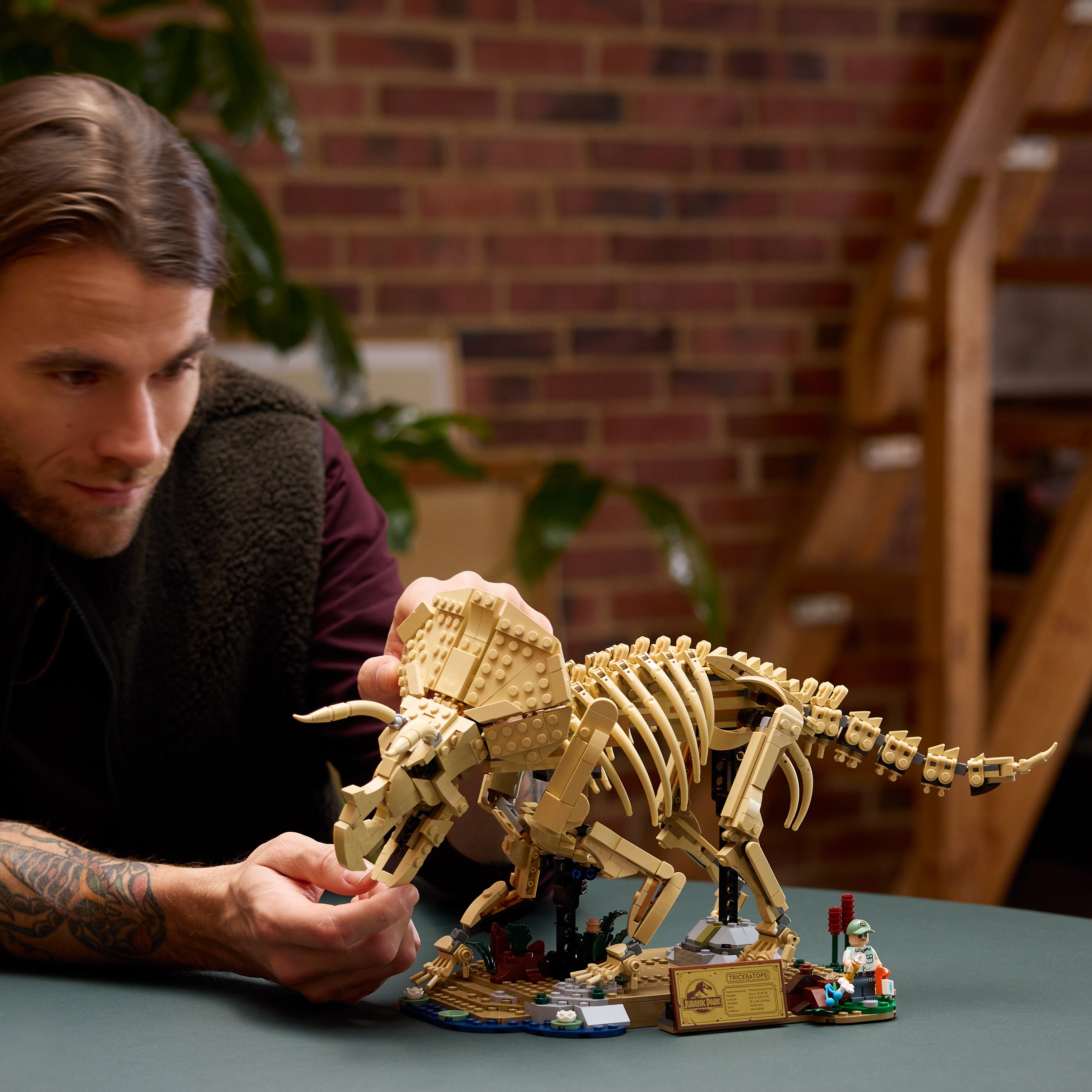 LEGO® Jurassic World Szkielety dinozaurów: triceratops 77985