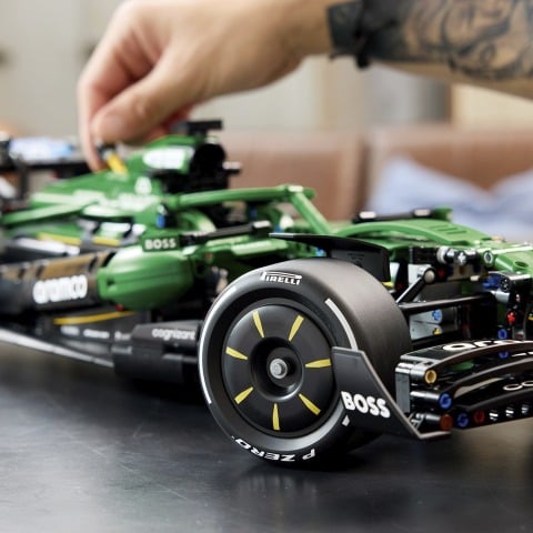 LEGO® Technic Bolid F1® Aston Martin Aramco AMR25 42240