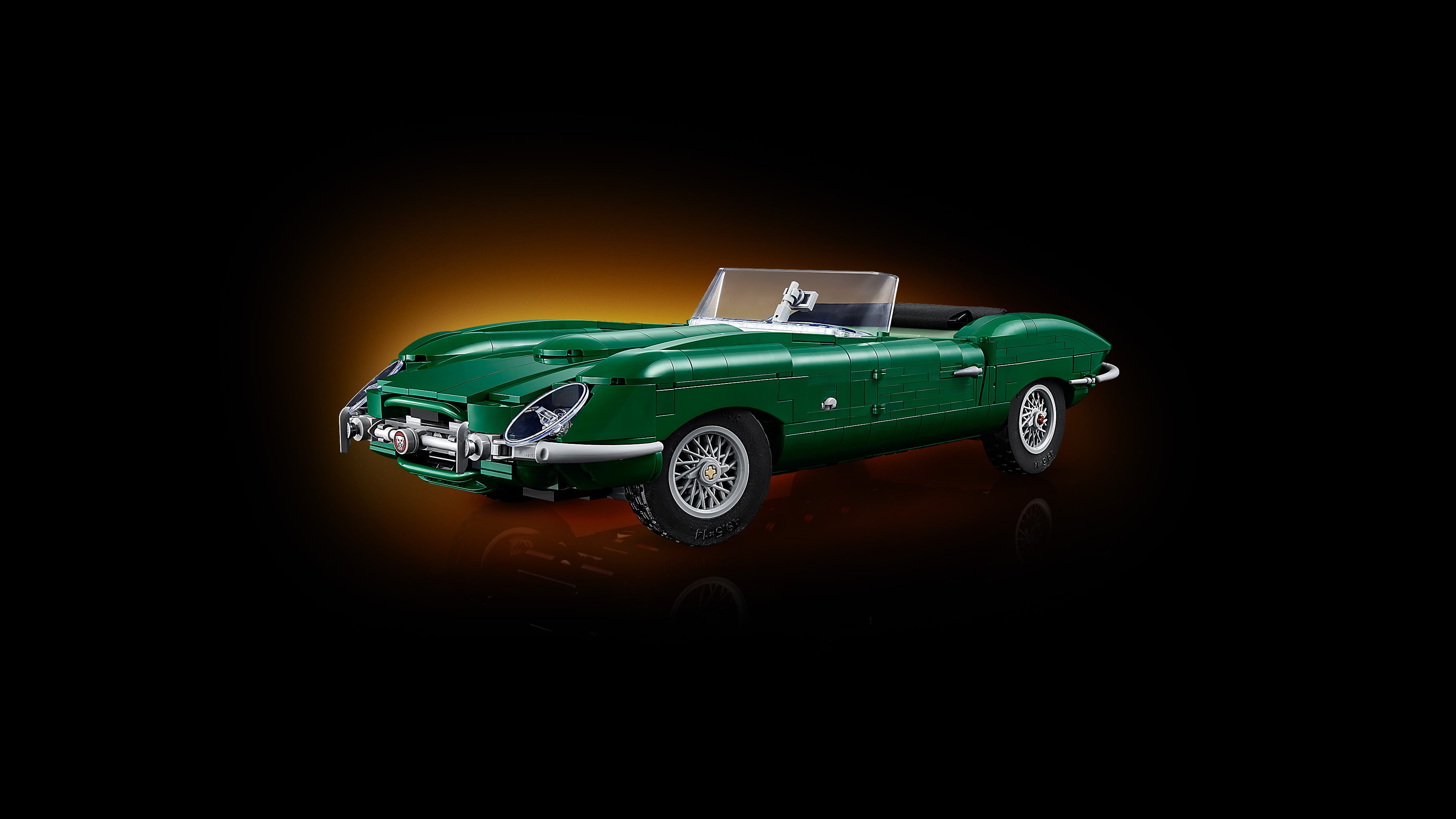 LEGO® Icons Jaguar E-Type 11381, model samochodu sportowego