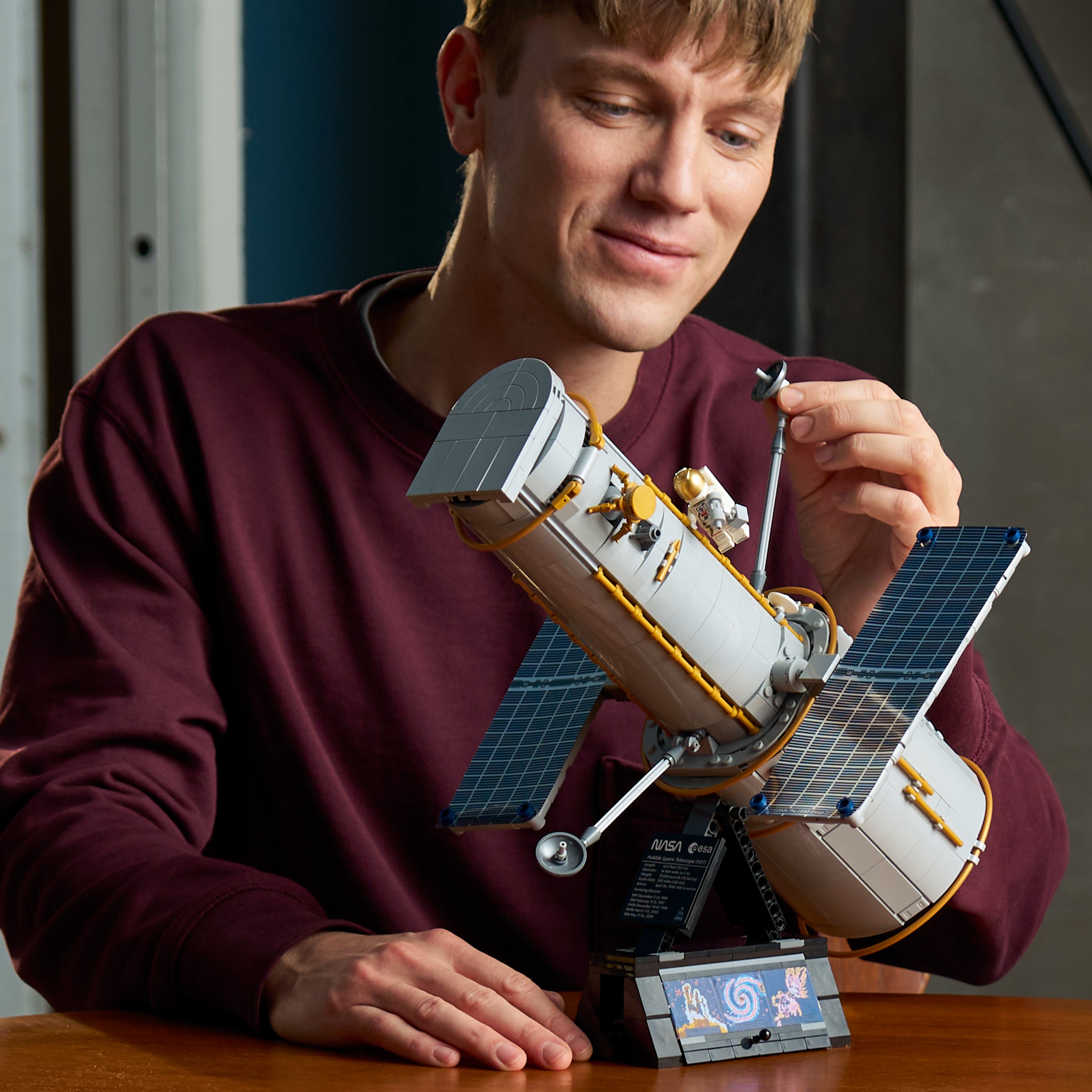 LEGO® Icons Kosmiczny Teleskop Hubble’a 11382
