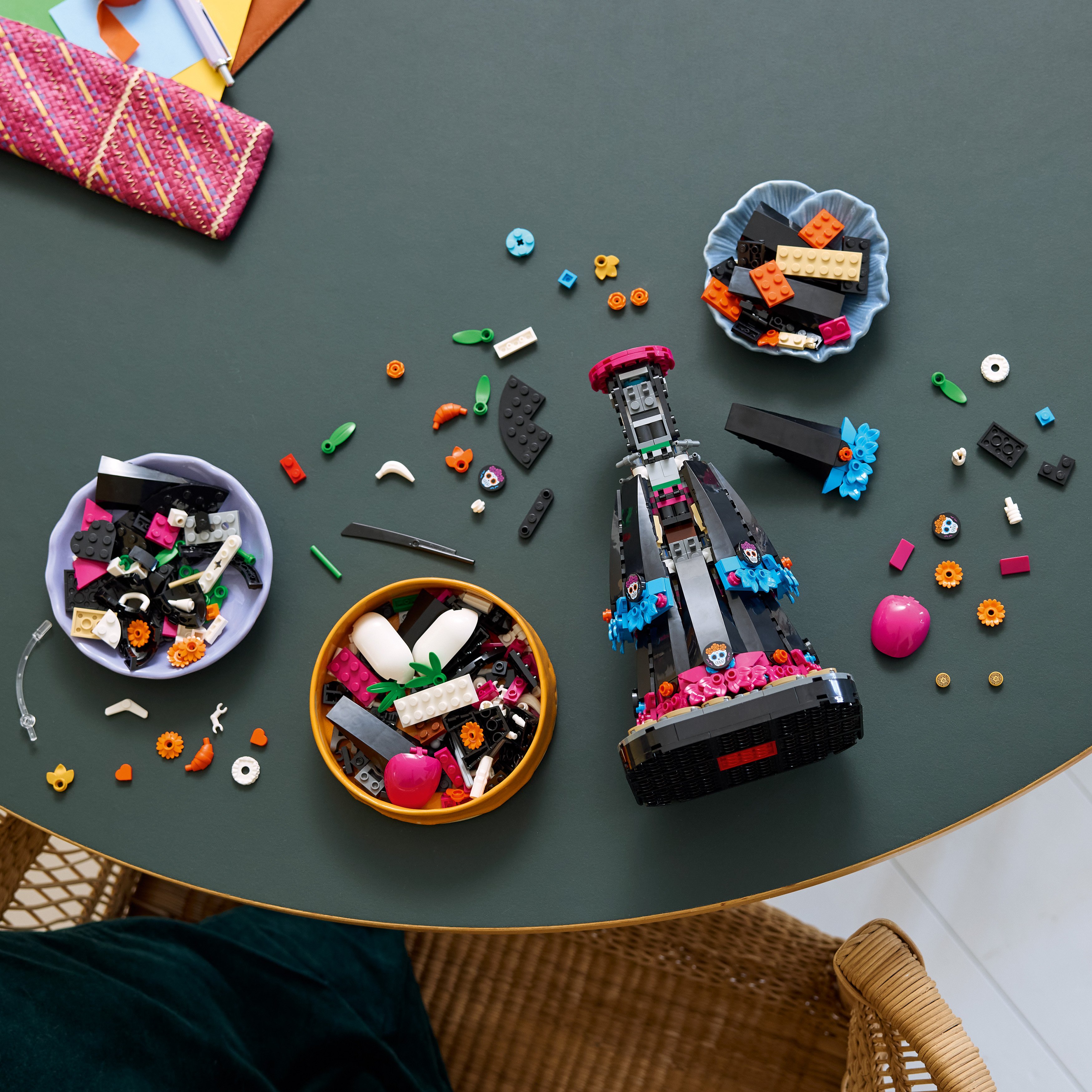 LEGO® Ideas La Catrina 21372, zestaw konstrukcyjny z figurką