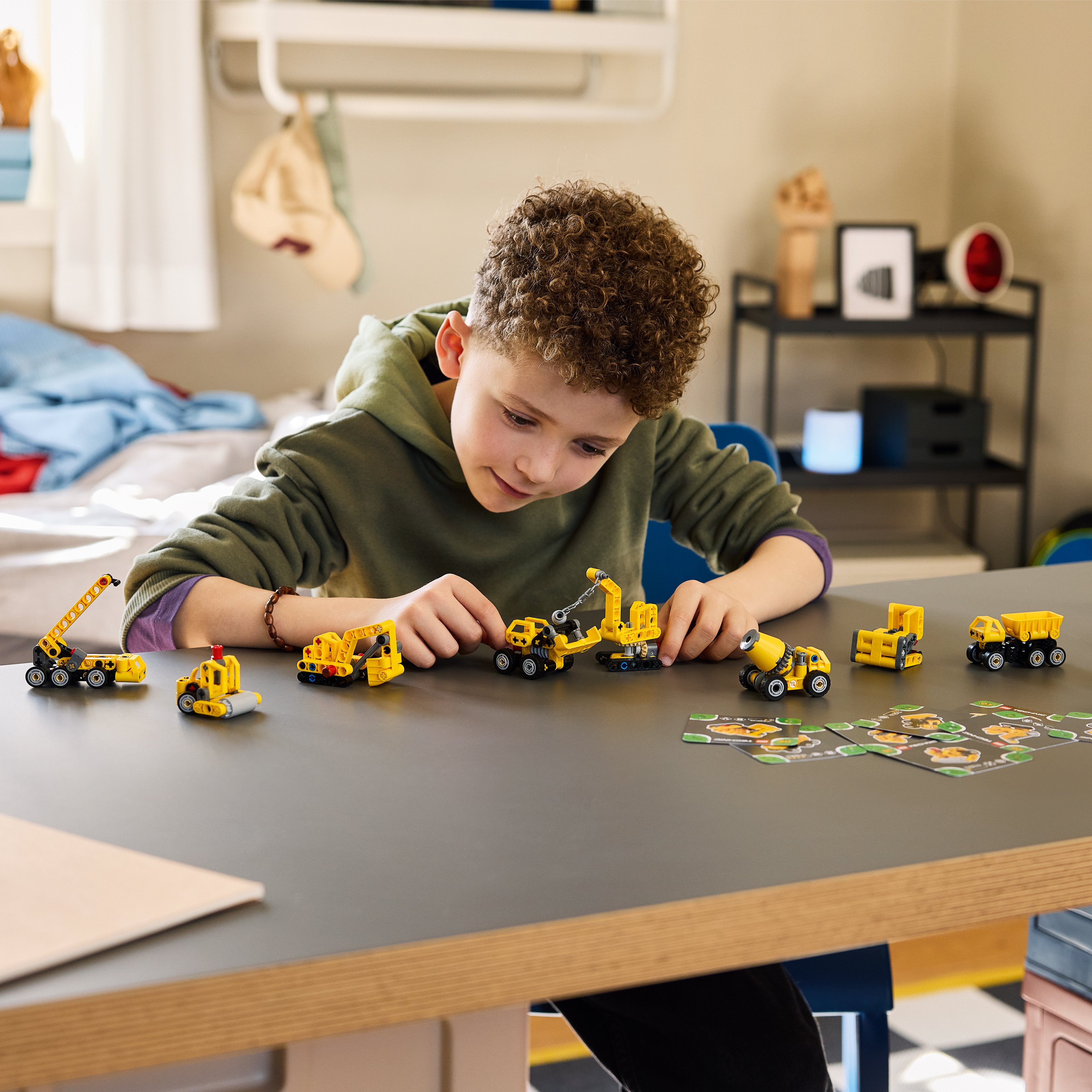LEGO® Technic Potężne maszyny 42233, zabawka konstrukcyjna