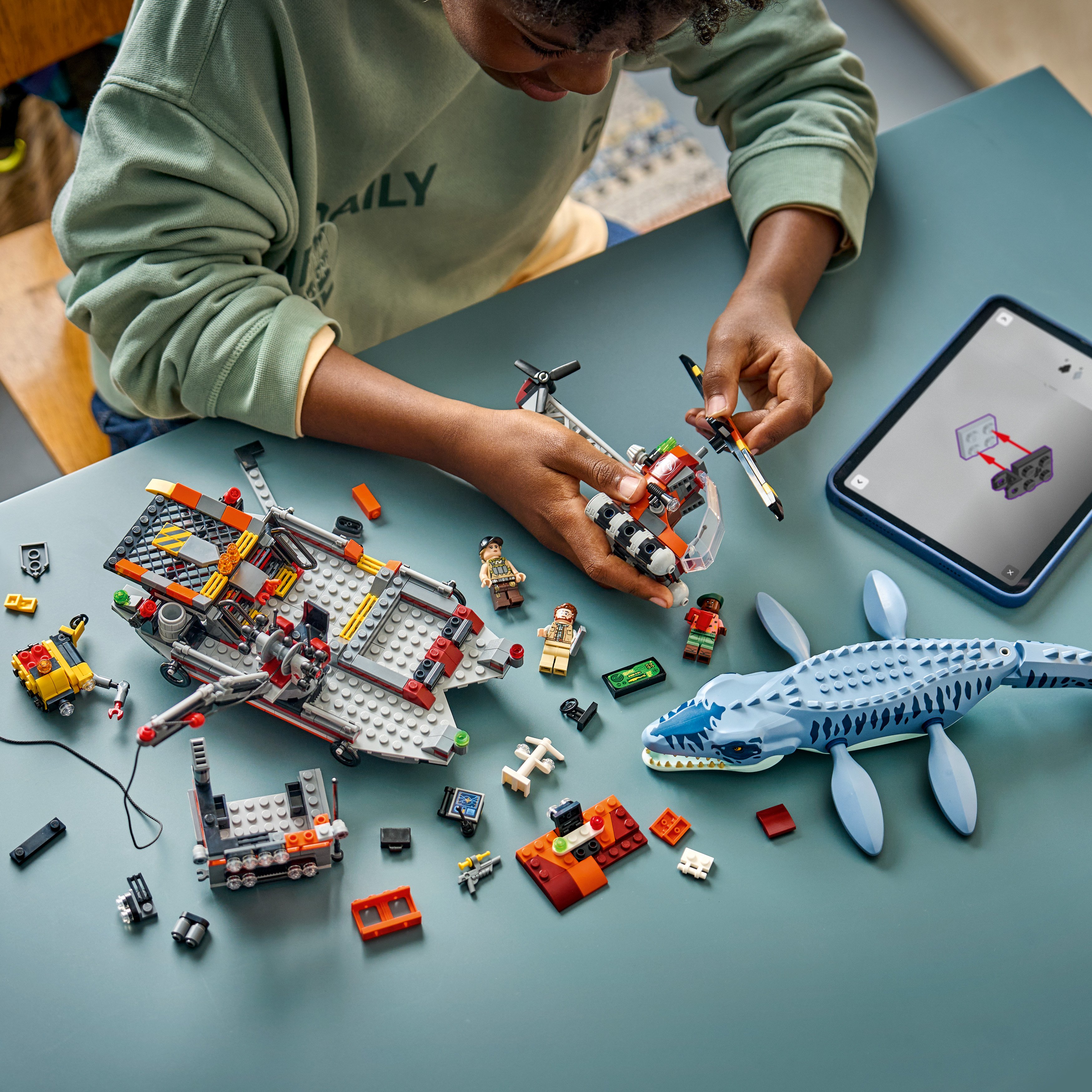 LEGO® Jurassic World Atak mozazaura na łódź 77983, zabawka