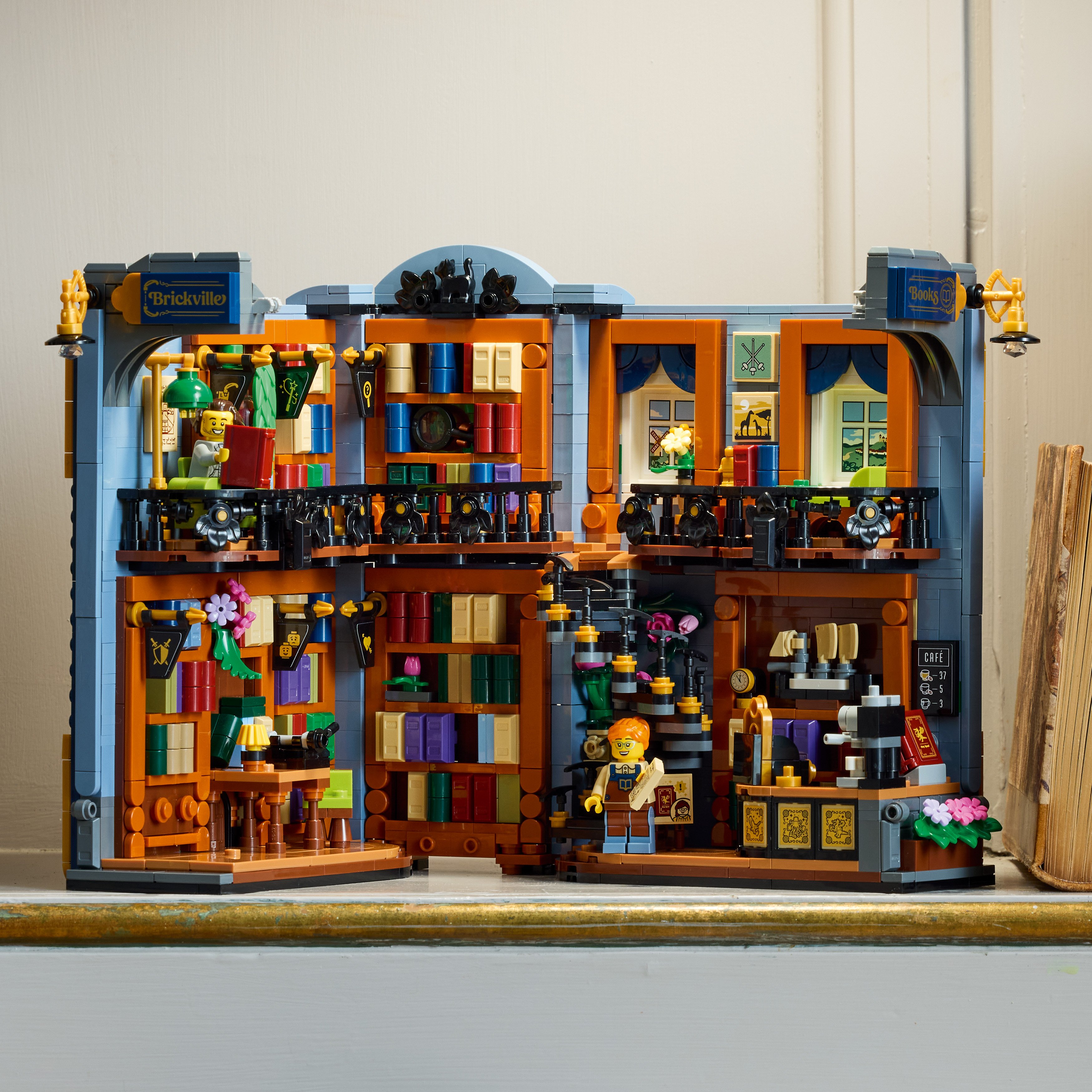 LEGO® Icons Book nook: Księgarnia 11379, zestaw konstrukcyjny
