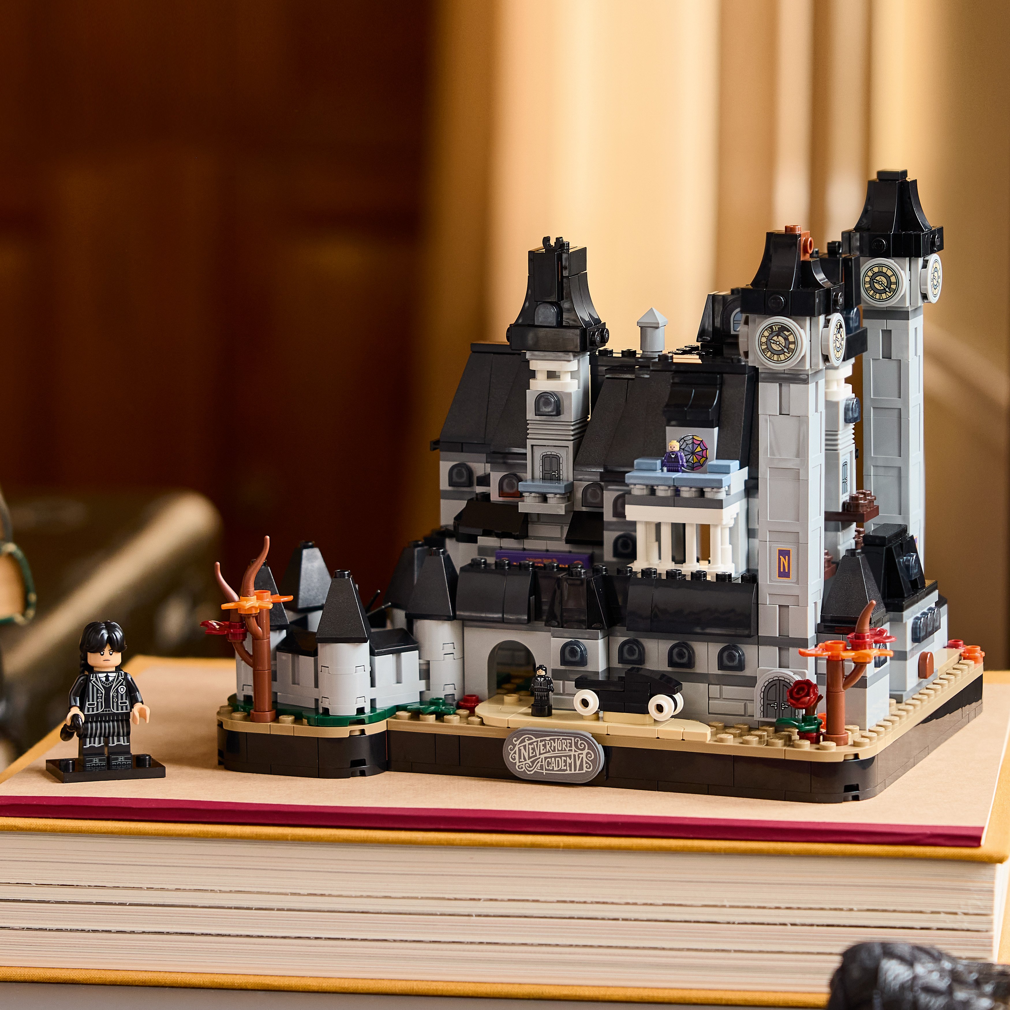 LEGO® Wednesday Akademia Nevermore 76788, zabawka konstrukcyjna pełna tajemnic