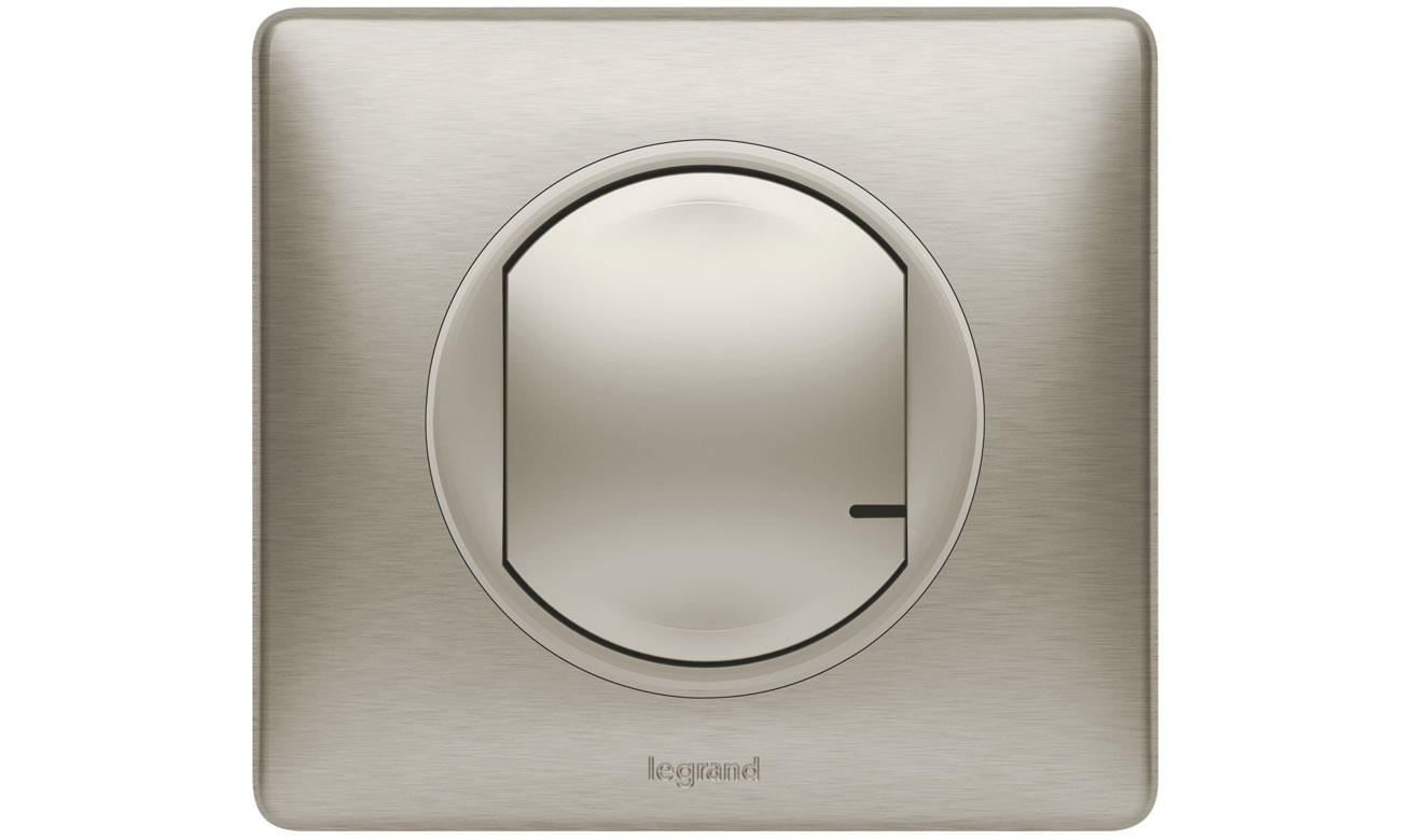Bezprzewodowy łącznik Legrand oświetlenia i gniazd Tytan - Widok od przodu