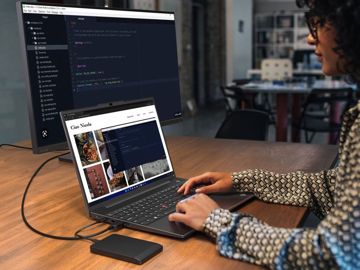 Lenovo ThinkPad E16 bok