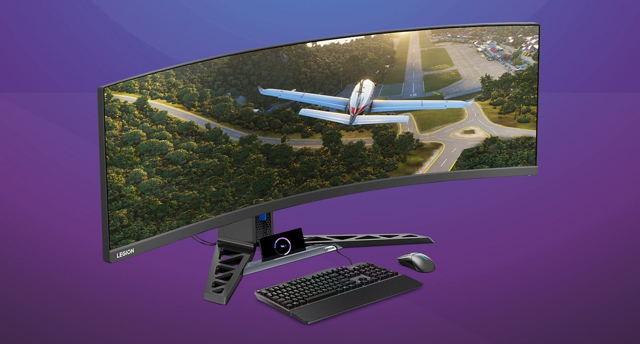 Na ekranie monitora Lenovo R45w-30 kolorowa grafika z samolotem w powietrzu, przed monitorem widoczna klawiatura i myszka