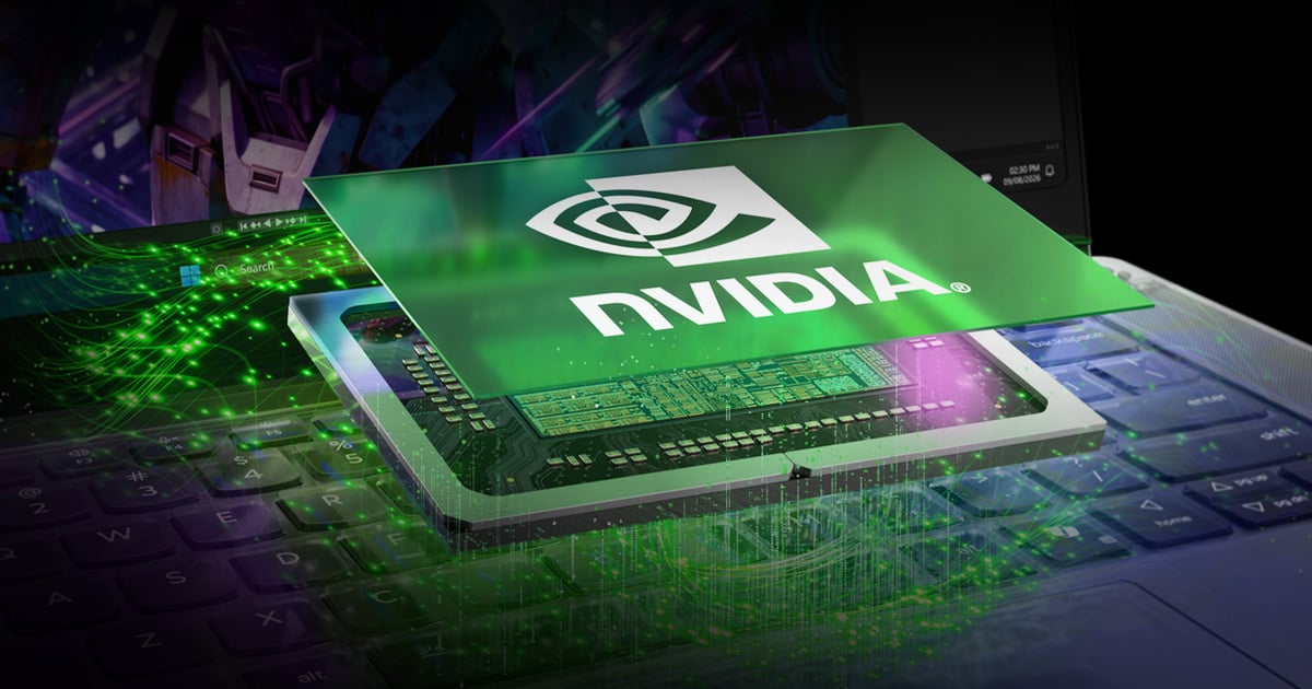 Wizualizacja procesora graficznego NVIDIA unoszącego się nad podświetlaną klawiaturą laptopa.