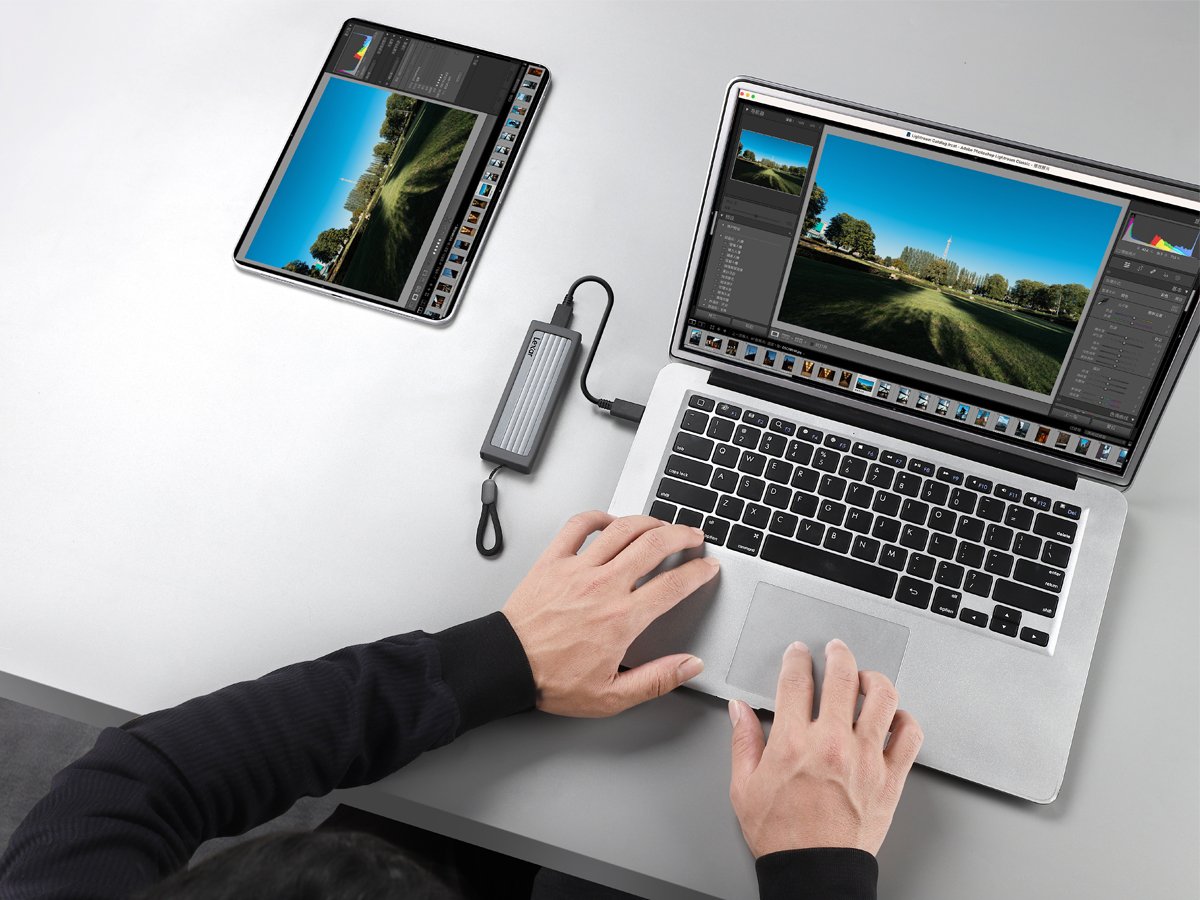 Dysk przenośny Lexar E6P Portable SSD - Grafika lifestyle