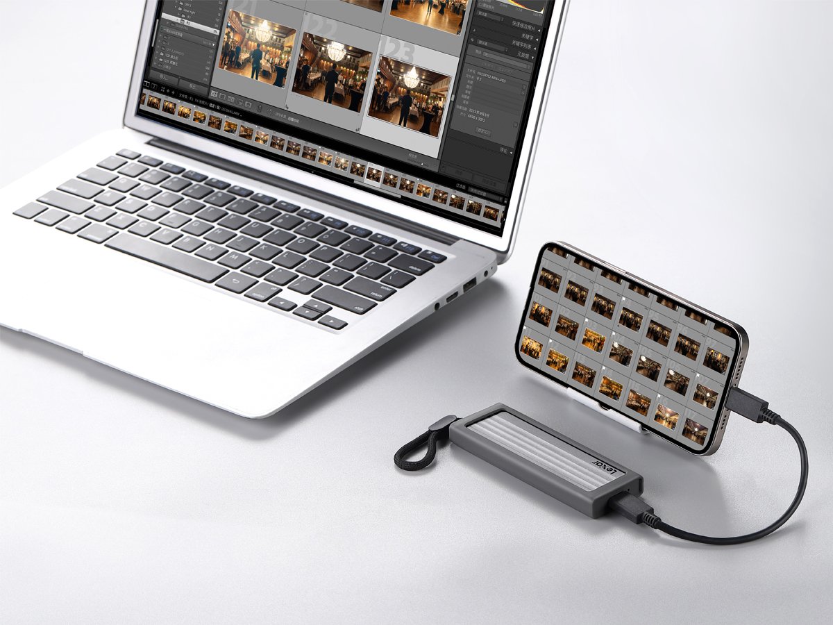 Dysk przenośny Lexar E6P Portable SSD - Grafika lifestyle