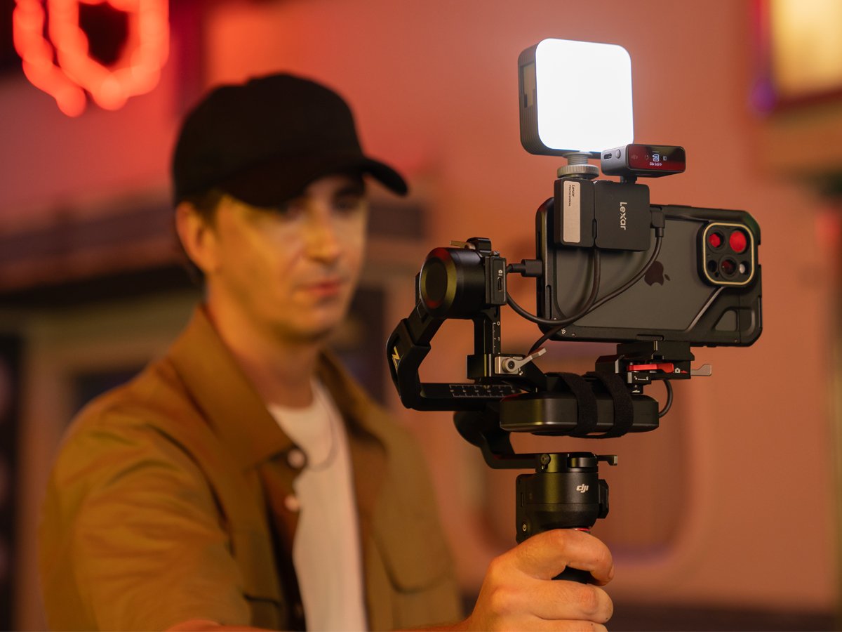 Dysk przenośny Lexar Professional SL400 Go Portable + Hub - Grafika lifestyle