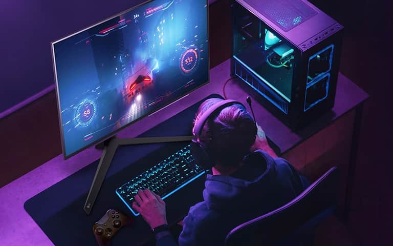 QHD OLED, 240 Hz przez HDMI 2.1.