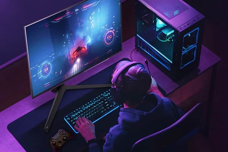 QHD OLED i 240 Hz przez HDMI 2.1.