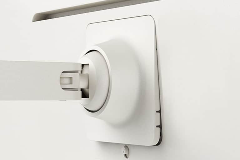 Korzystanie z podstawy odłączanej jednym przyciskiem