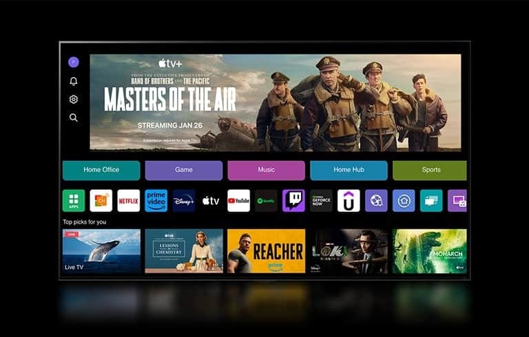 Ekran główny webOS 24 z kategoriami Home Office, Game, Music, Home Hub i Sports. W dolnej części ekranu wyświetlane są spersonalizowane rekomendacje w sekcji „Najlepsze propozycje dla Ciebie”.