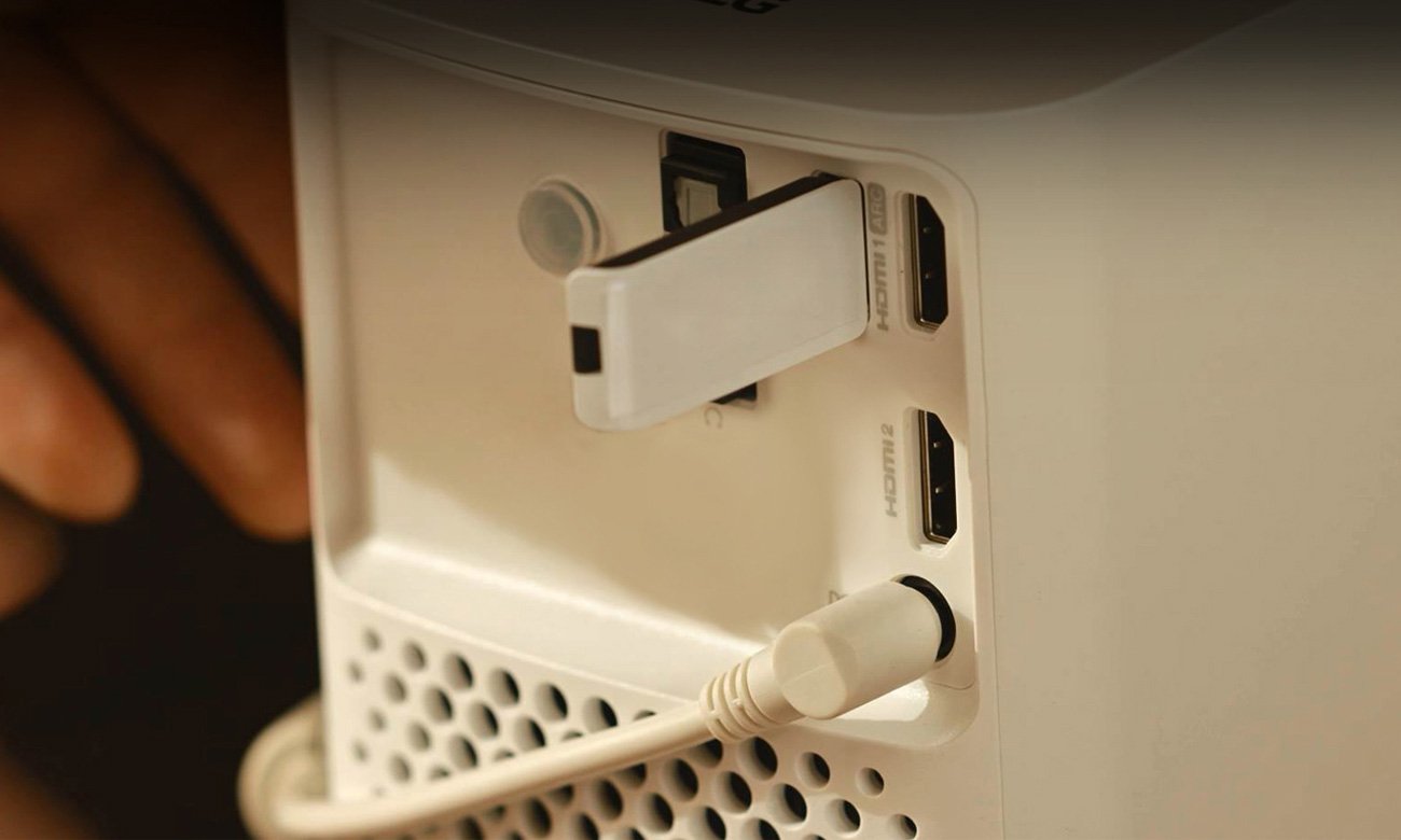 LG HF80JG Port USB