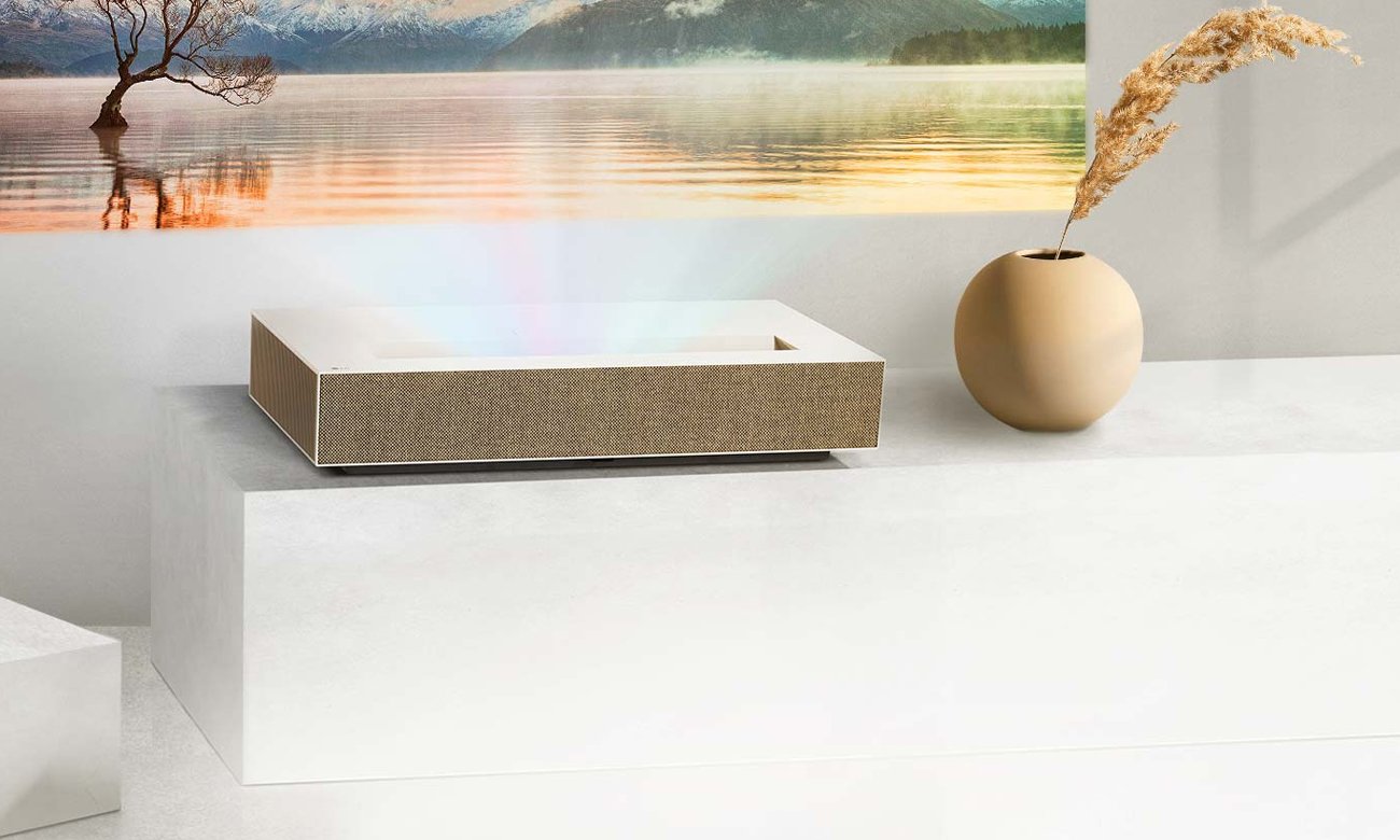 LG CineBeam HU915QE Premium 4K Laser UST