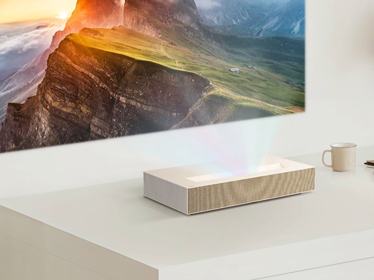 LG CineBeam HU915QE Premium 4K Laser UST