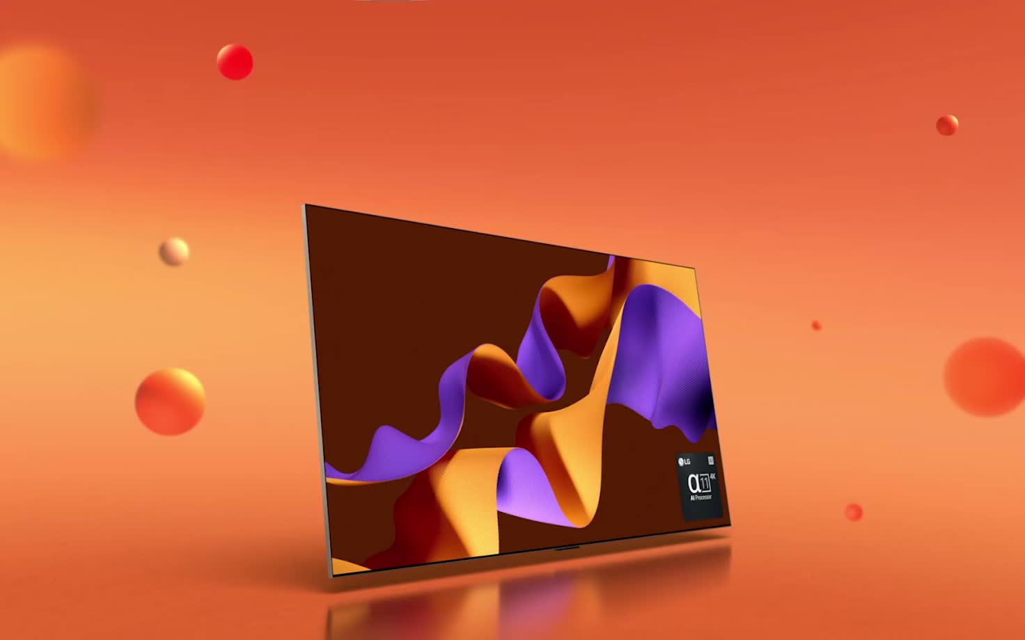 LG OLED G4 skierowany pod kątem 45 stopni w prawo z fioletowo-pomarańczową, abstrakcyjną grafiką na ekranie na pomarańczowym tle z kulami 3D, obracający się do przodu. W prawym, dolnym rogu znajduje się logo procesora AI LG alpha 11.