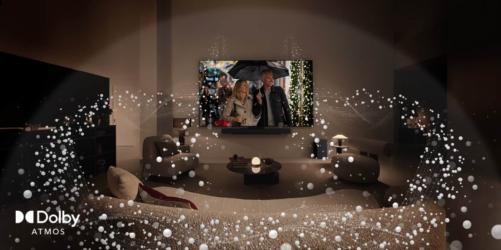 Przytulna, słabo oświetlona przestrzeń mieszkalna, LG OLED TV wyświetlający parę używającą parasola i jasna okrągła grafika otaczająca pokój. Logo Dolby Atoms w lewym dolnym rogu.