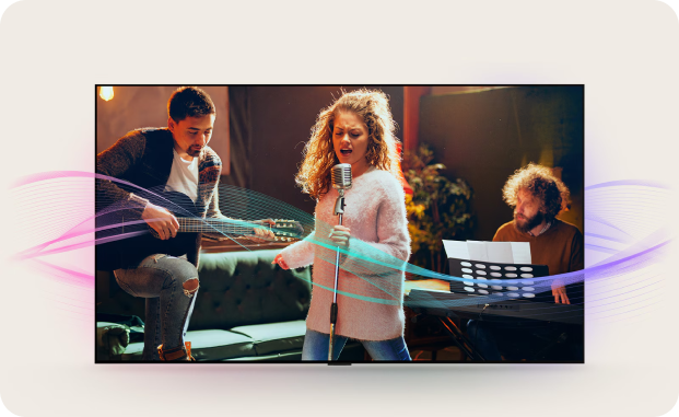 Kobieta w różowym swetrze śpiewa do mikrofonu, po lewej gitarzysta, po prawej mężczyzna gra na organach