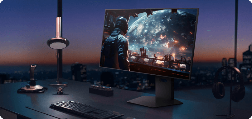 Monitor LG na biurku w ciemnym pokoju z widokiem na miasto, wyświetlający scenę z gry sci-fi w kosmosie