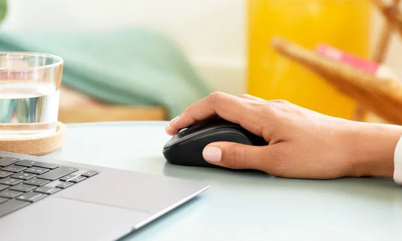Logitech M325s ergonomiczna konstrukcja