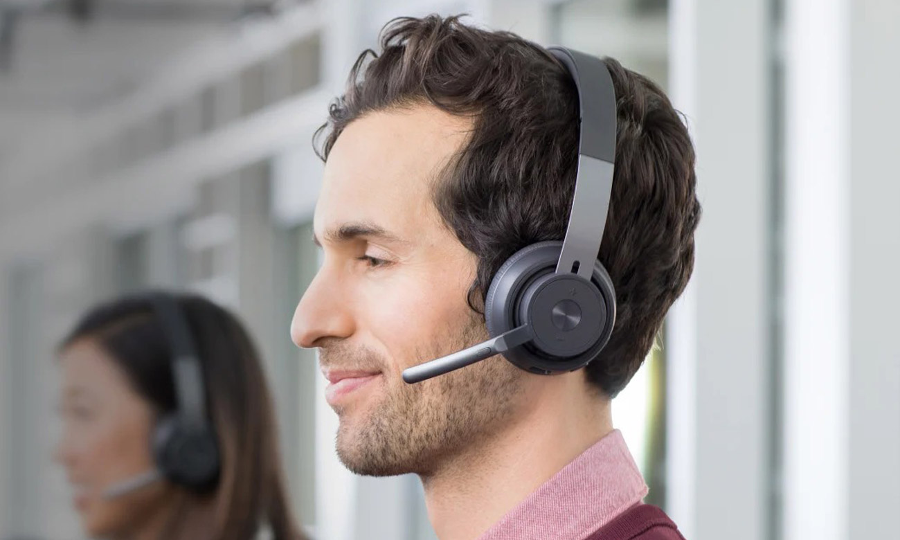 Zestaw słuchawkowy Logitech Zone Wireless Plus - Grafika lifestyle