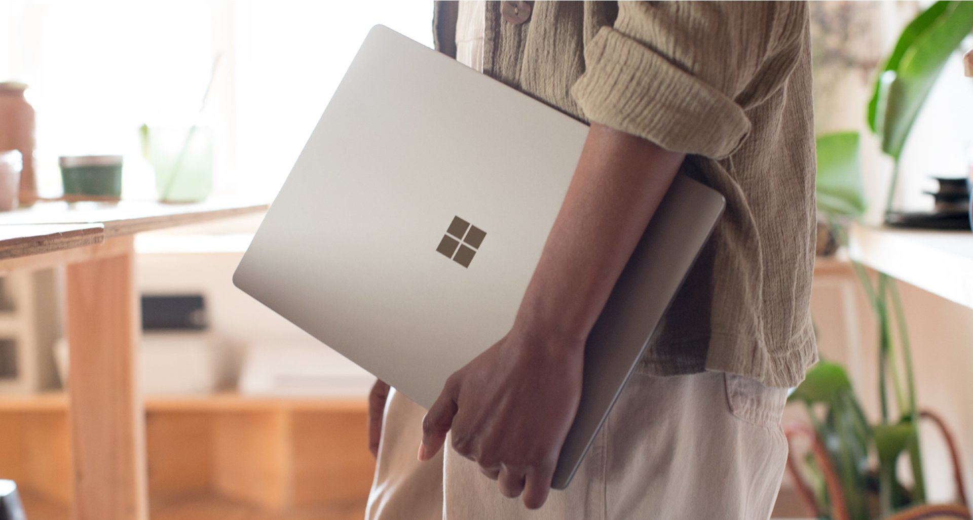 Microsoft Surface Laptop 2 i5-8250 8GB/128/Win10 platynowy