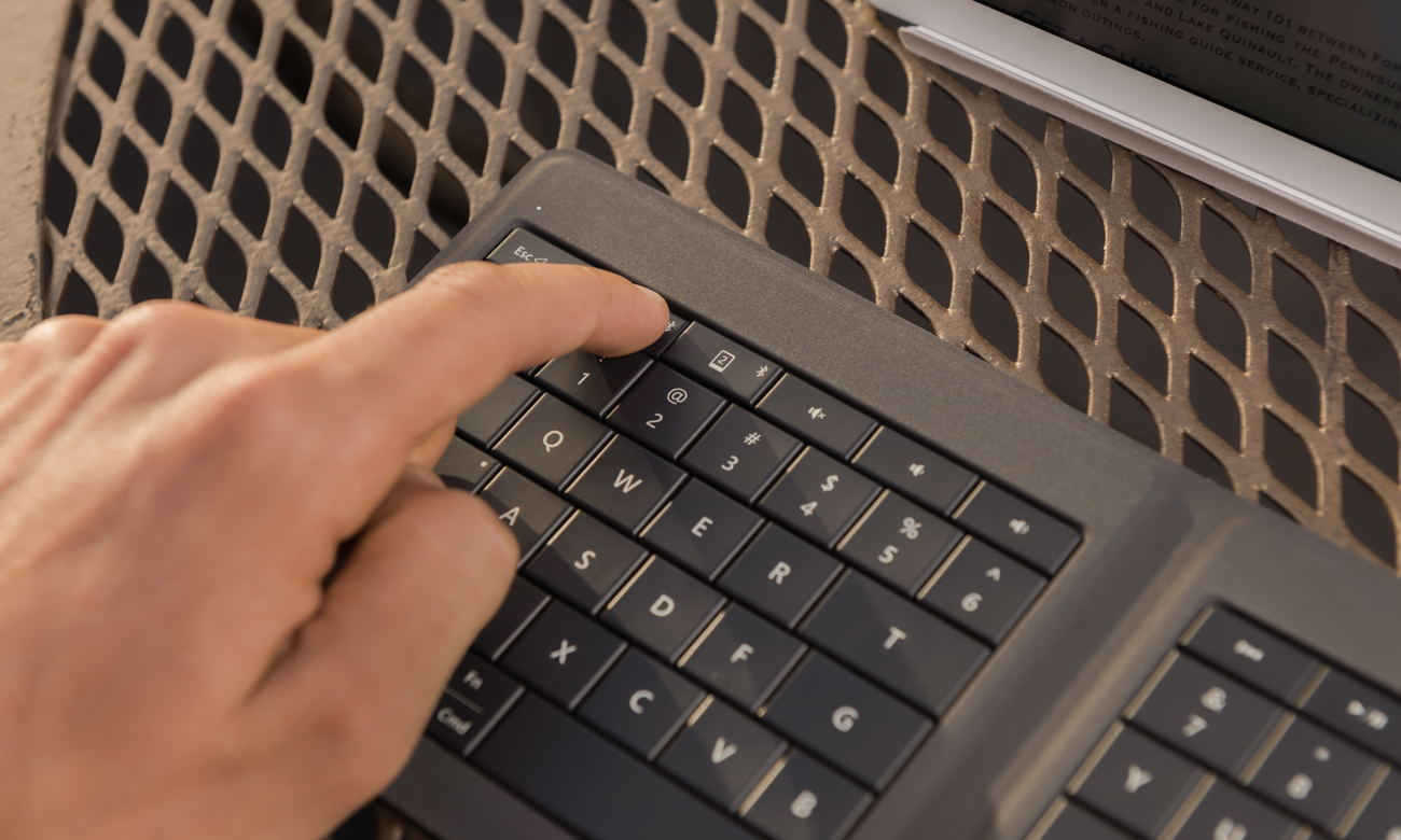 Klawiatura Microsoft Universal Foldable parowanie z dwom urządzeniami