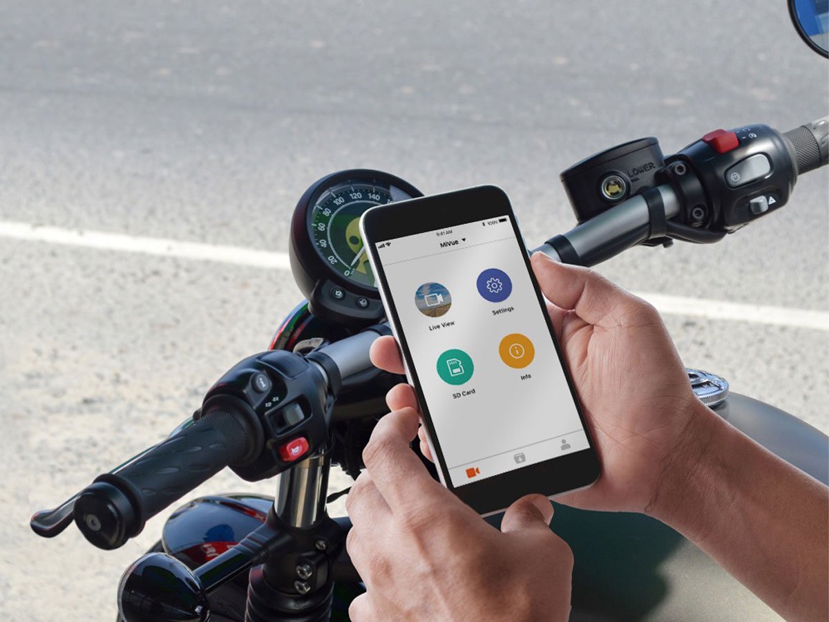 Wideorejestrator motocyklowy Mio MiVue M820WD - Pełna łączność i wygodne sterowanie