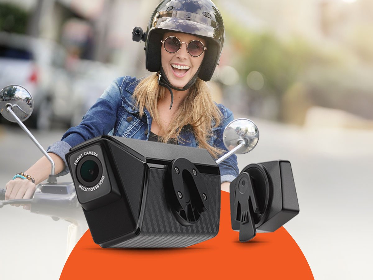 Mio MiVue™ MP30 - kamera z uśmiechętą kobietą w tle