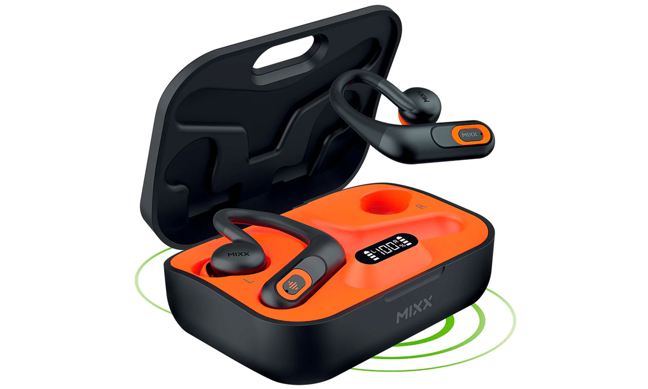 Słuchawki bezprzewodowe Mixx Audio StreamBuds Sports Charge Czarne - Widok od przodu pod kątem wraz z etui ładującym