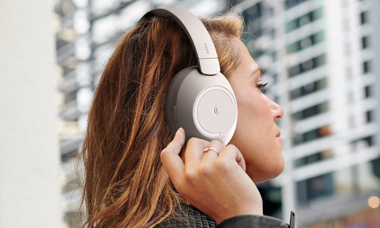 Słuchawki bezprzewodowe Mixx Audio StreamQ C2 Over Ear Wireless - Grafika lifestyle