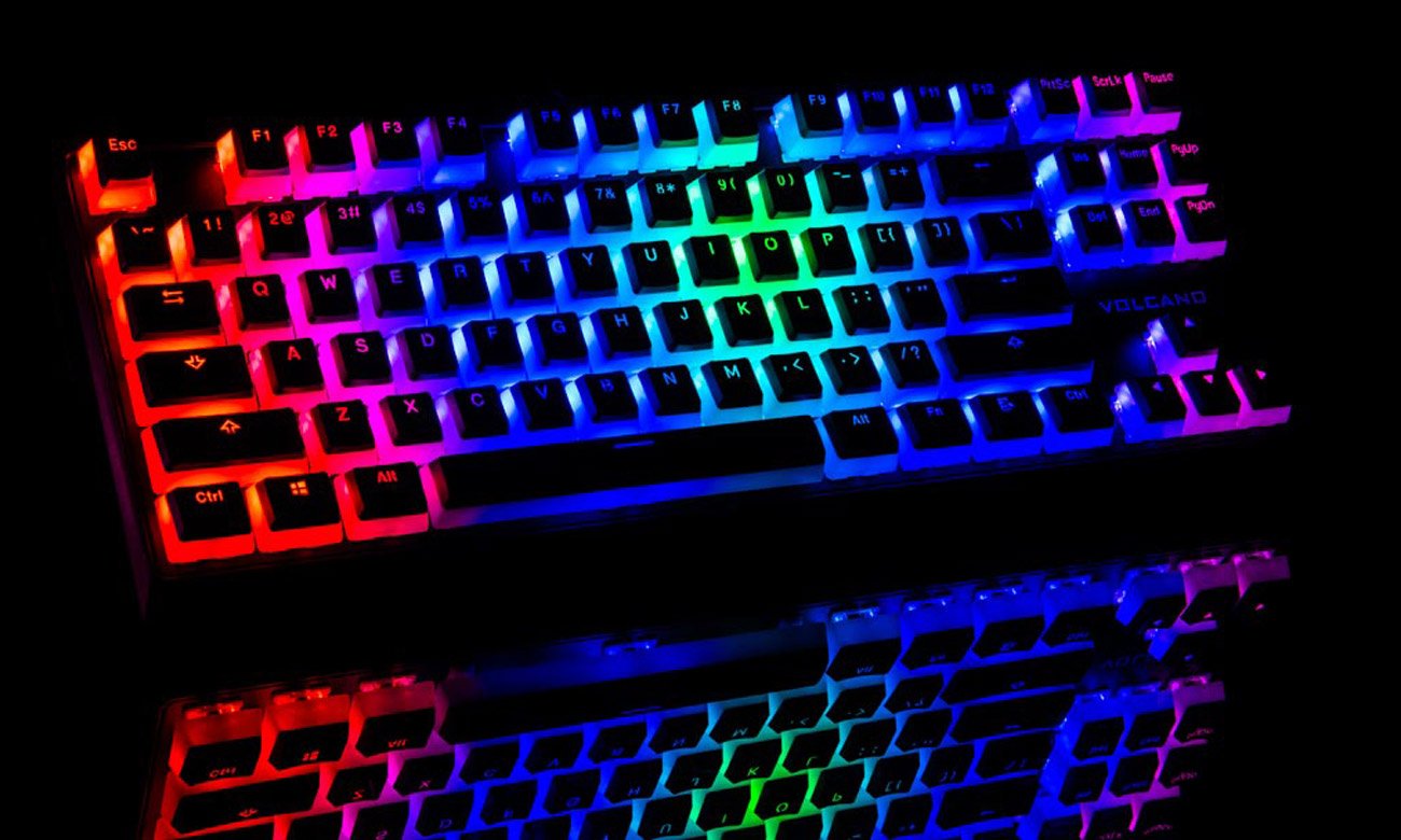 Schließe dich dem Spiel mit der MODECOM Volcano Lanparty RGB Black Pudding Edition Tastatur an