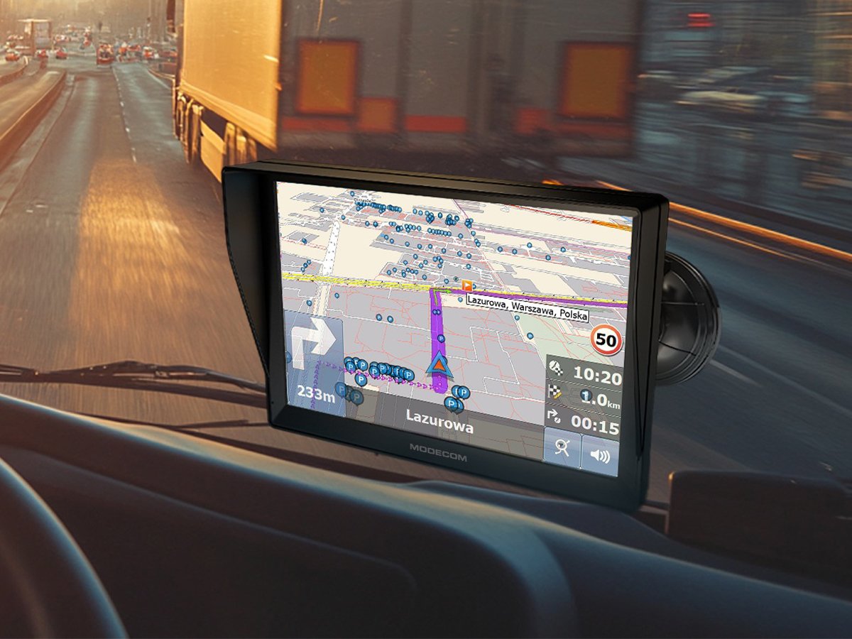 Nawigacja GPS MODECOM FreeWAY CX 9.3 PLUS - Grafika lifestyle
