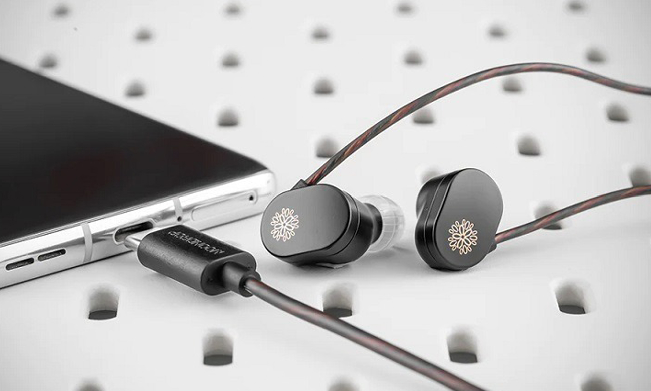 Słuchawki dokanałowe Moondrop JIU USB-C - Grafika lifestyle