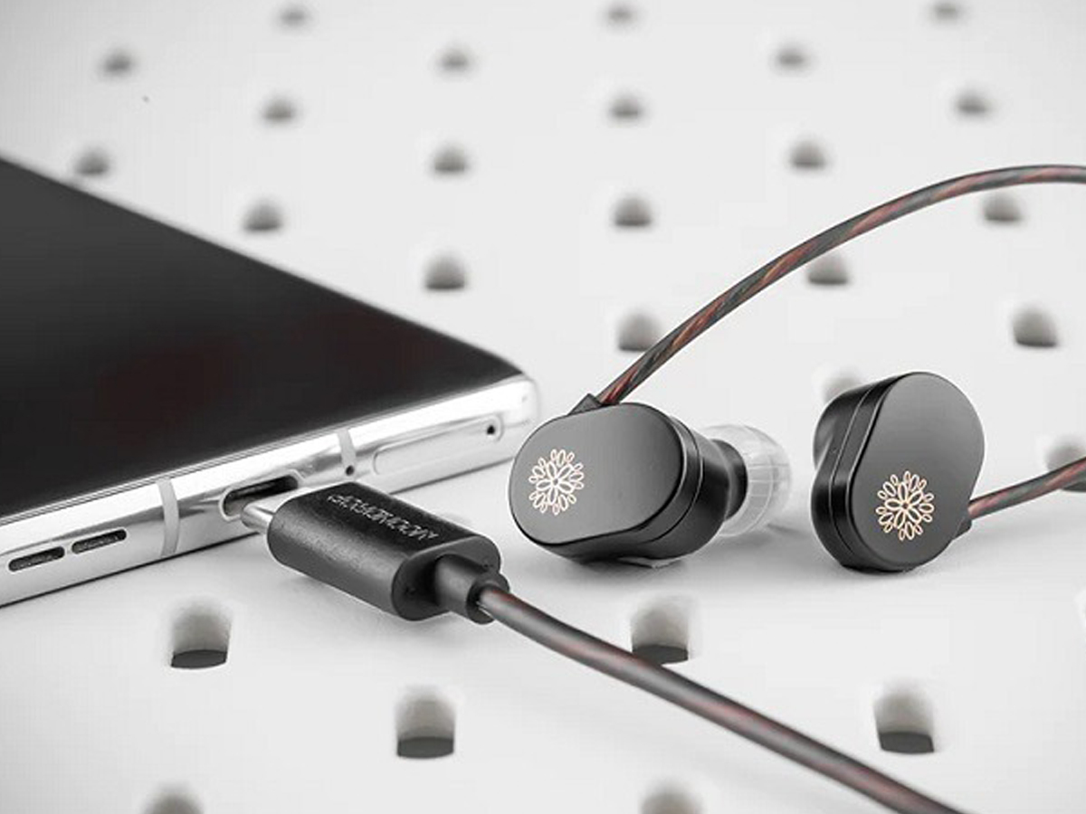 Słuchawki dokanałowe Moondrop JIU USB-C - Grafika lifestyle