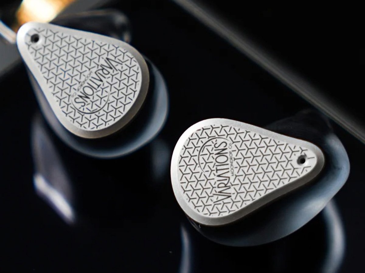 Hybrydowe monitory douszne Moondrop Variations - Grafika lifestyle