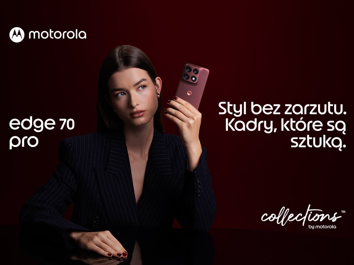 Kobieta trzymająca smartfon Motorola edge 70 pro w kolorze bordowym widoczny na ciemnym tle.